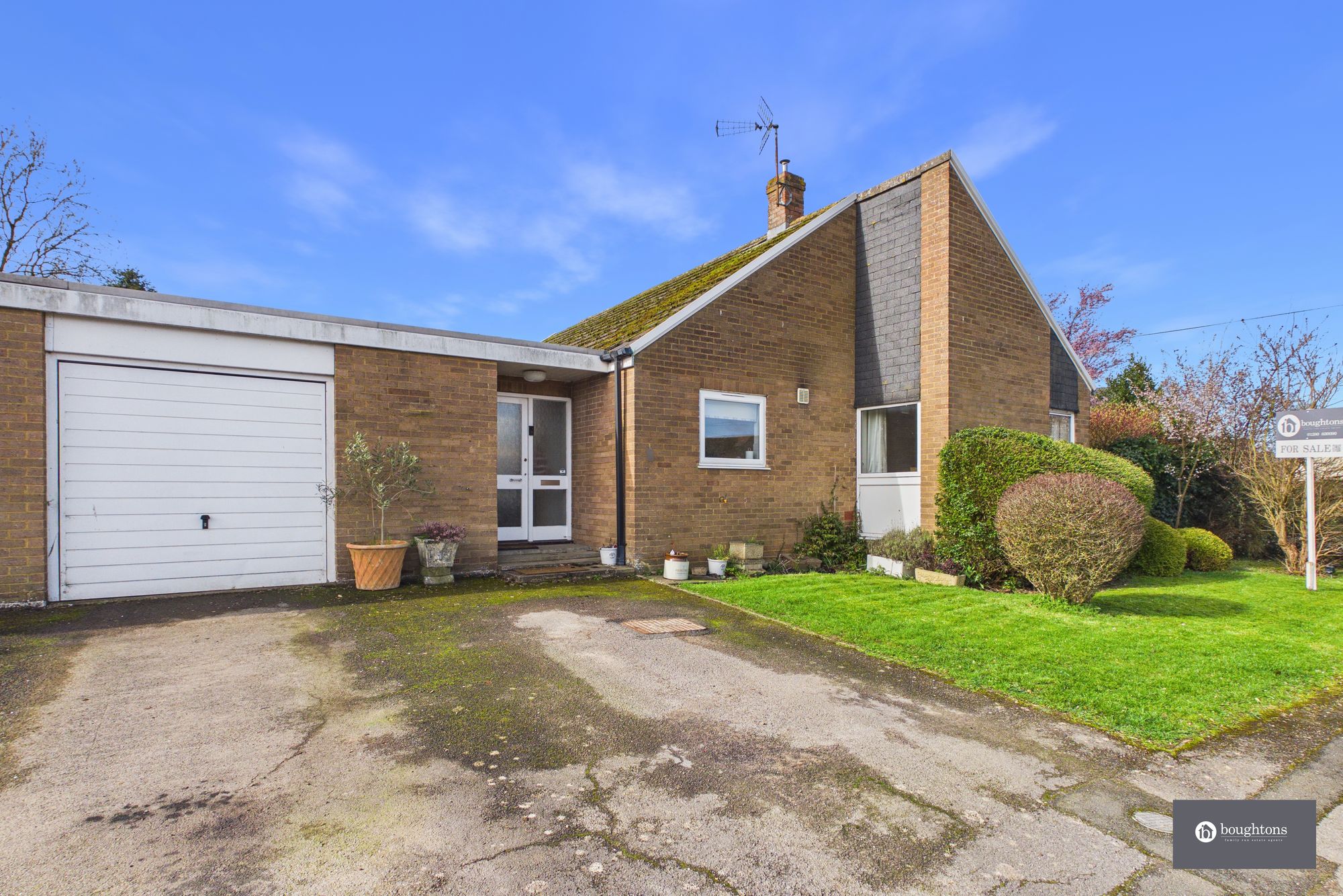 3 bed detached bungalow for sale in Rudgeway, Evenley, NN13