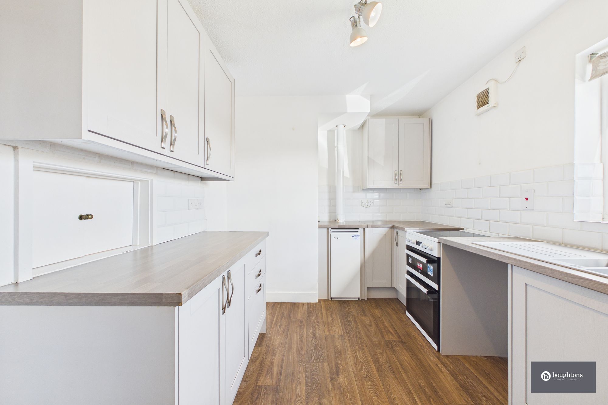 3 bed detached bungalow for sale in Rudgeway, Evenley, NN13  - Property Image 9