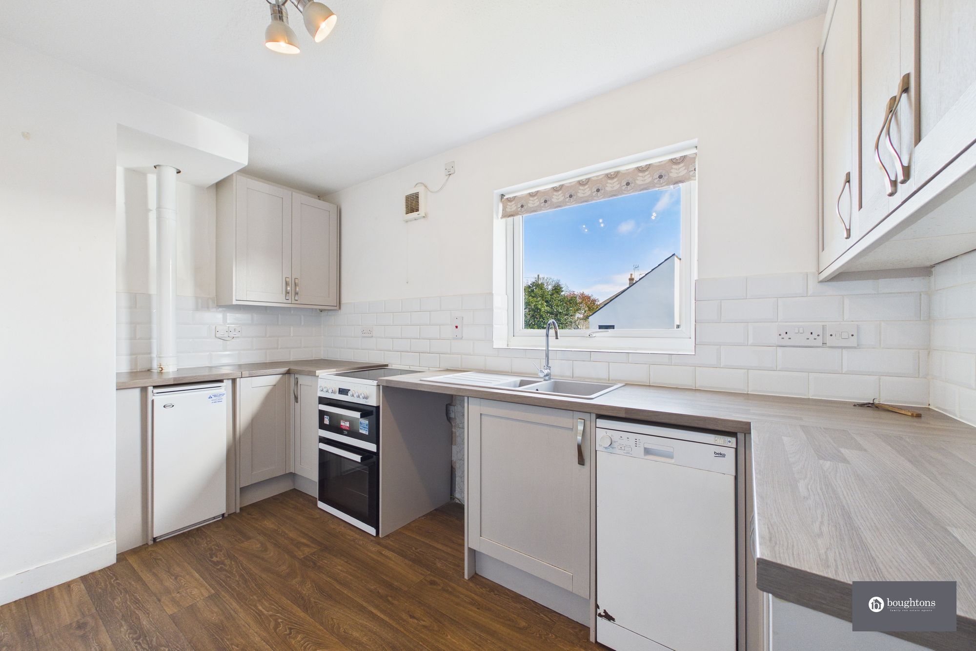 3 bed detached bungalow for sale in Rudgeway, Evenley, NN13  - Property Image 2