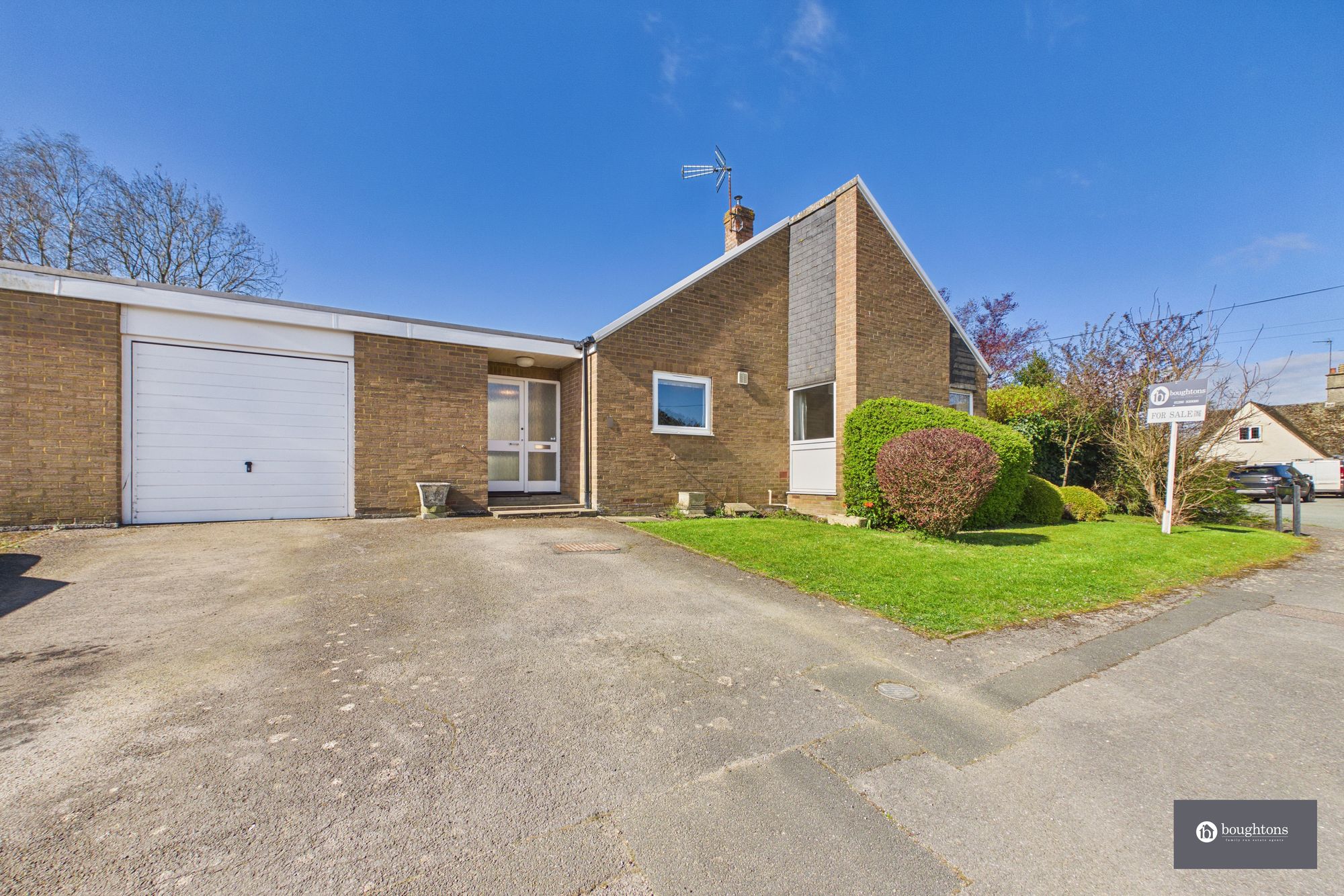 3 bed detached bungalow for sale in Rudgeway, Evenley, NN13