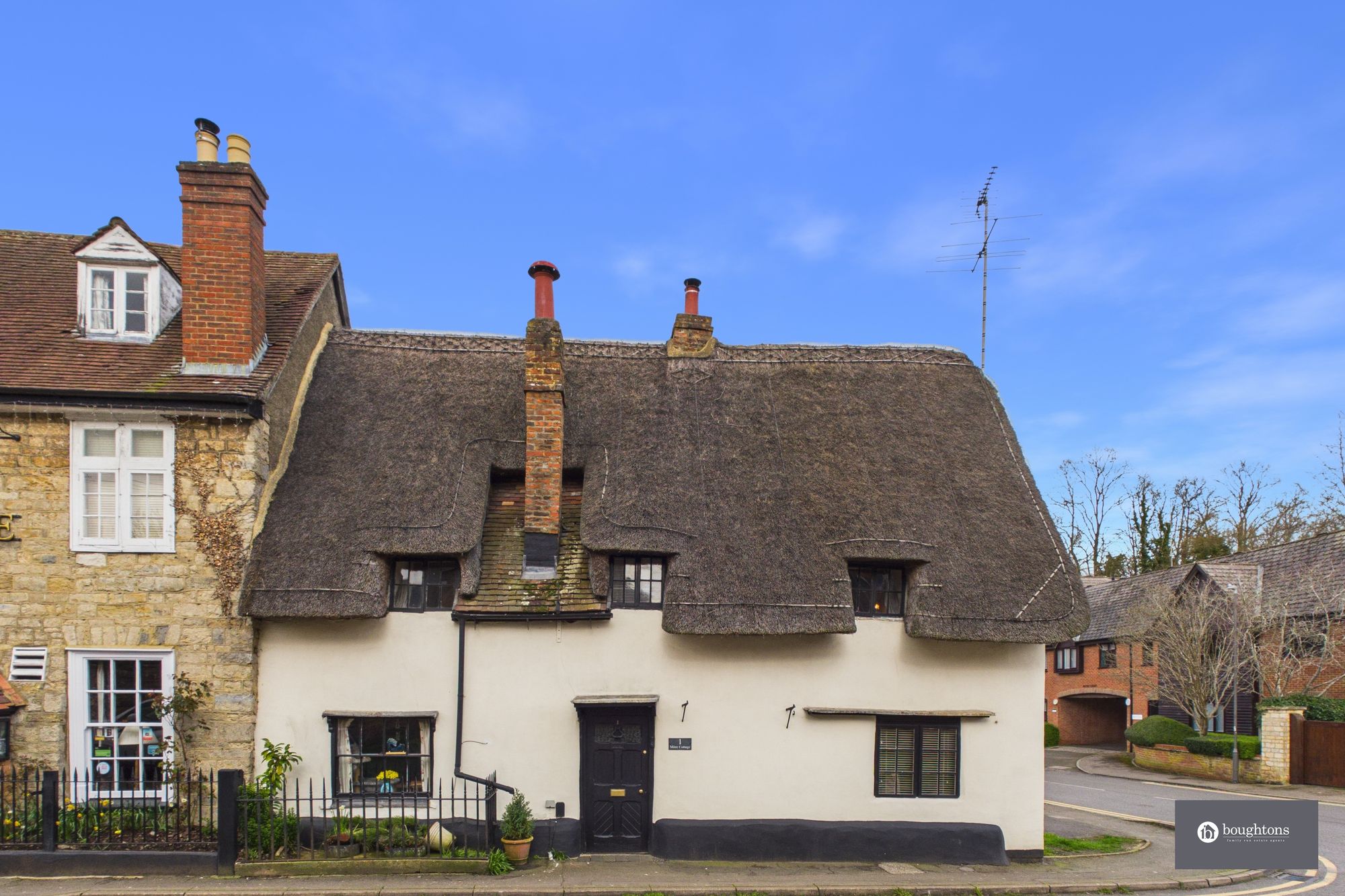 2 bed semi-detached house for sale in Mitre Street, Buckingham, MK18 - Property Image 1