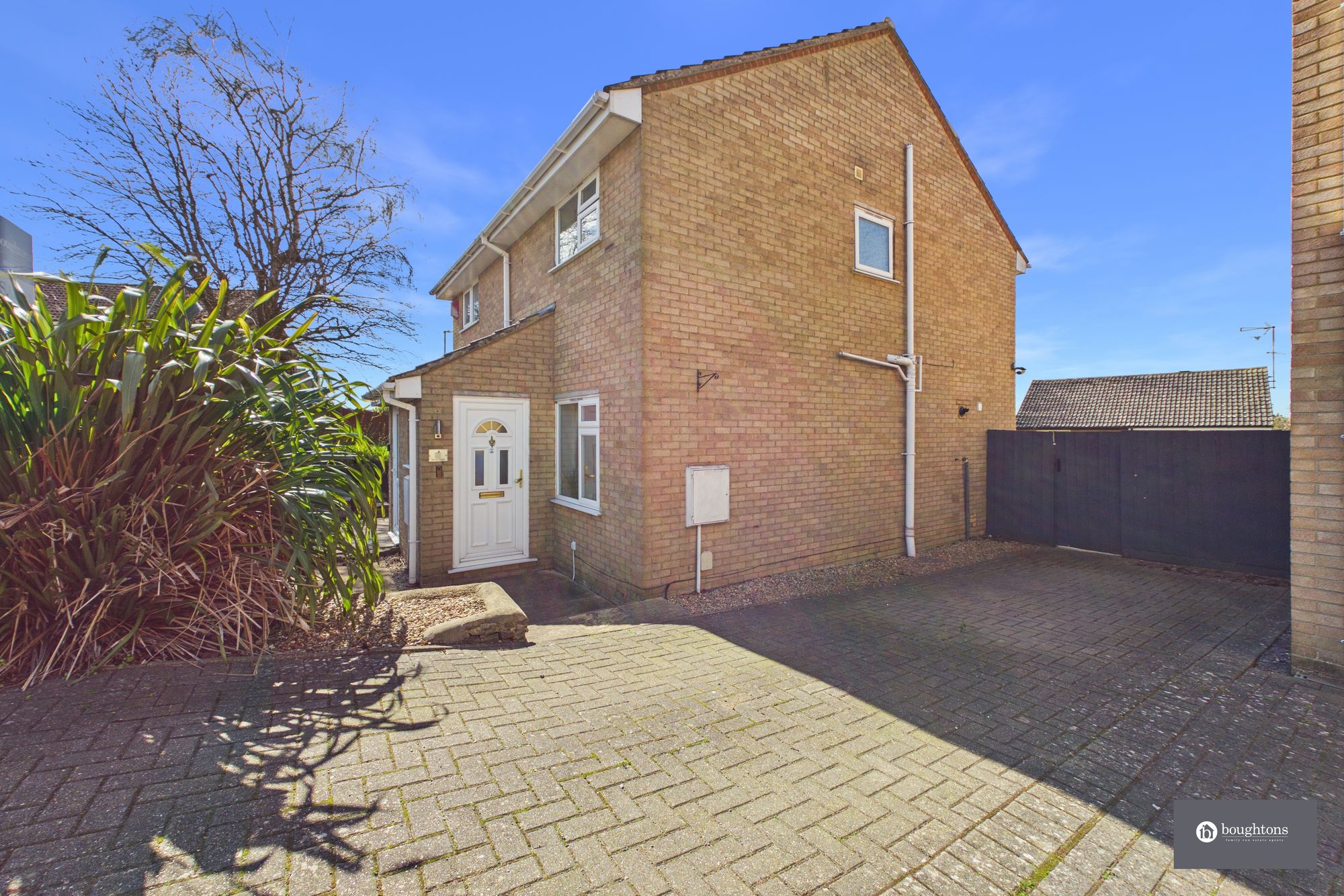 2 bed semi-detached house for sale in Bartlett Court, Brackley, NN13  - Property Image 1
