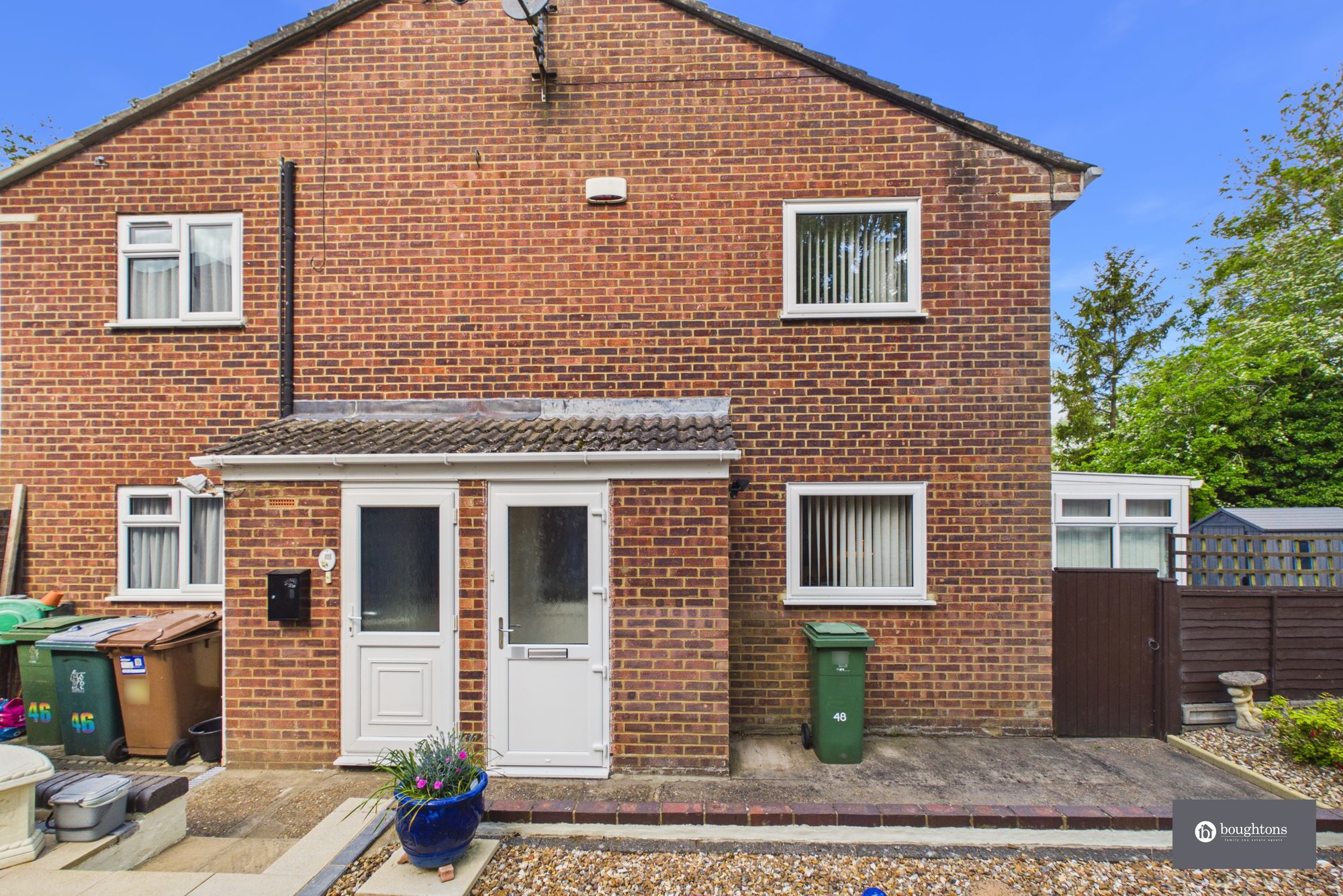 1 bed semi-detached house for sale in Meadow Gardens, Buckingham, MK18
