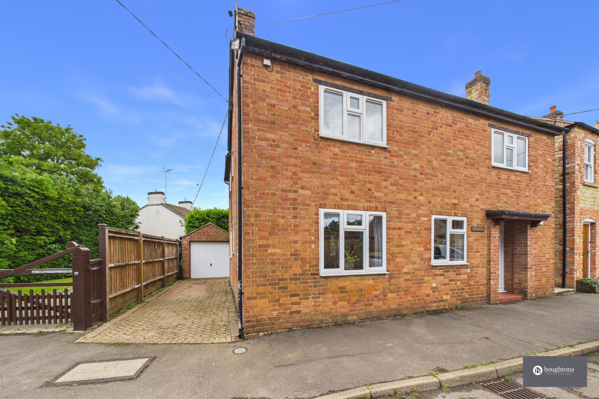 3 bed detached house for sale in Broad Street, Syresham, NN13