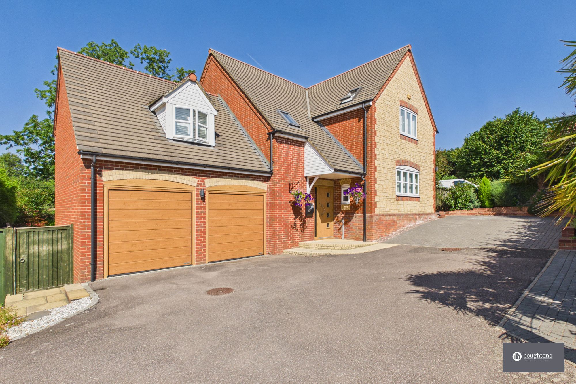 4 bed detached house for sale in Western Avenue, Buckingham, MK18  - Property Image 1