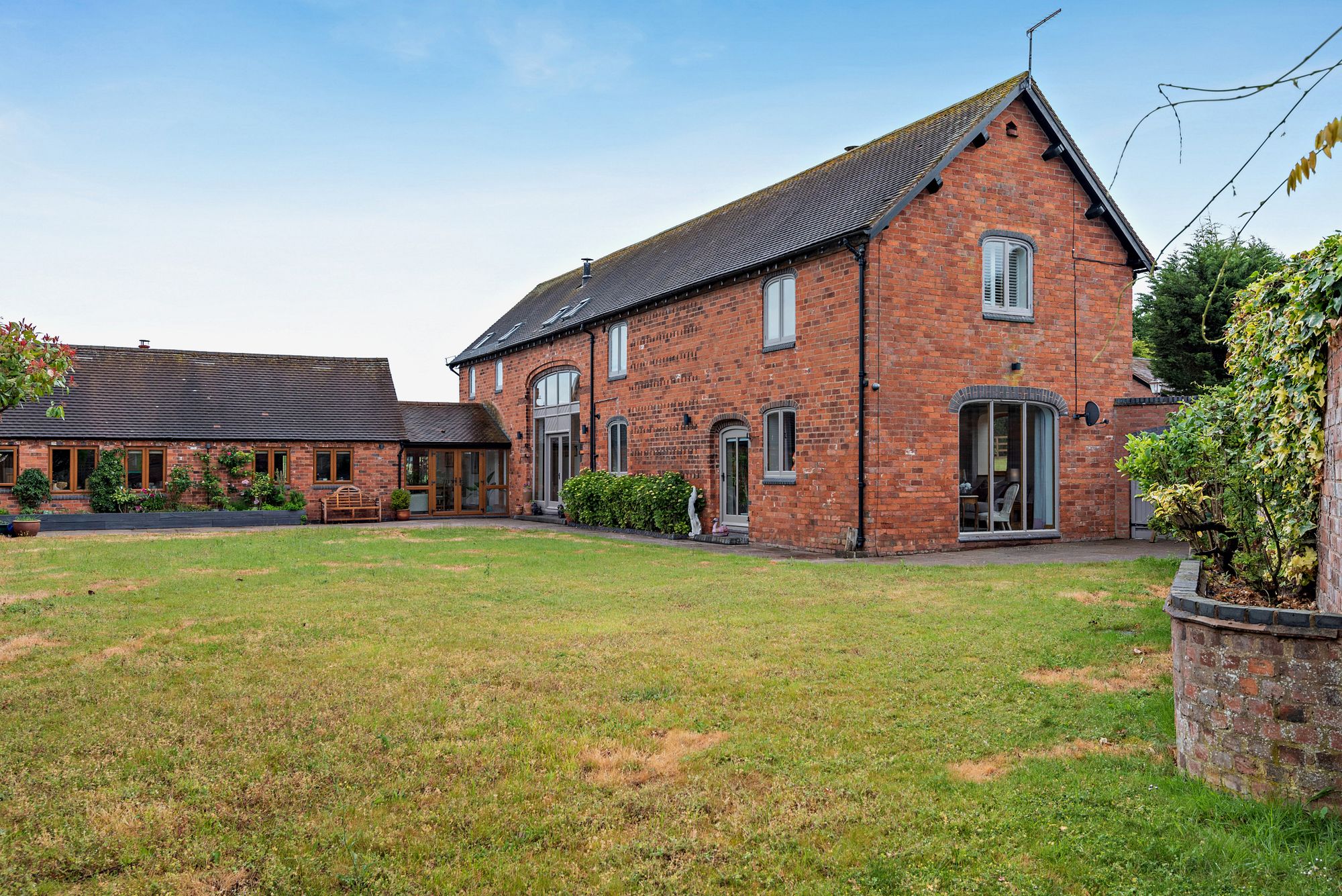 4 bed house for sale in 1 Laights Barn, Worcester Road, DY10 2