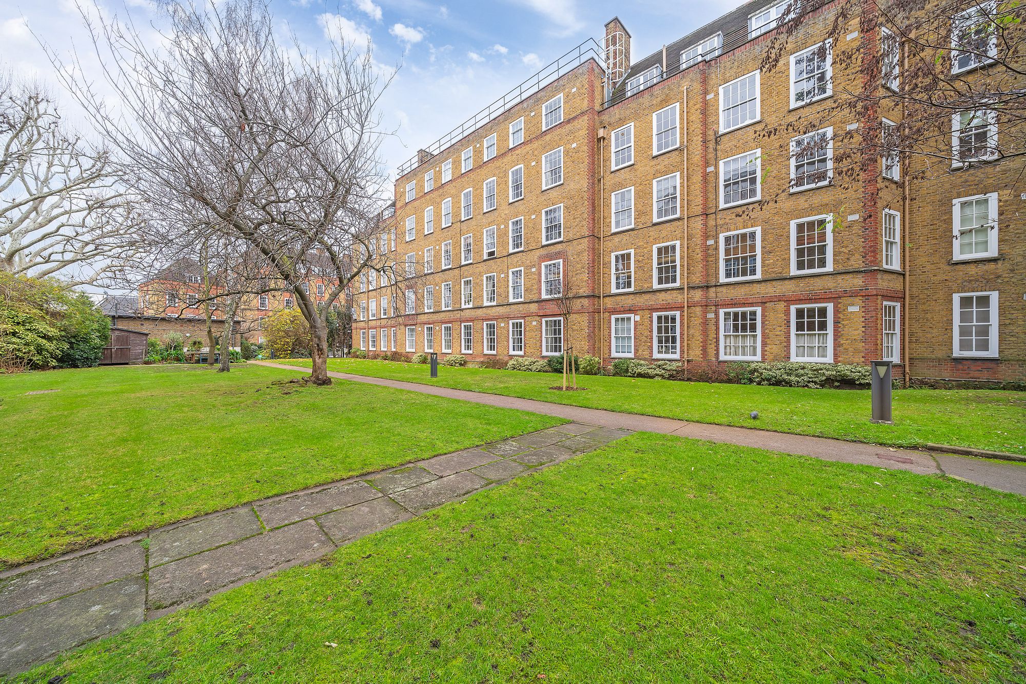 2 bed flat for sale in Vicarage Crescent, Winfield House Vicarage Crescent, SW11 12