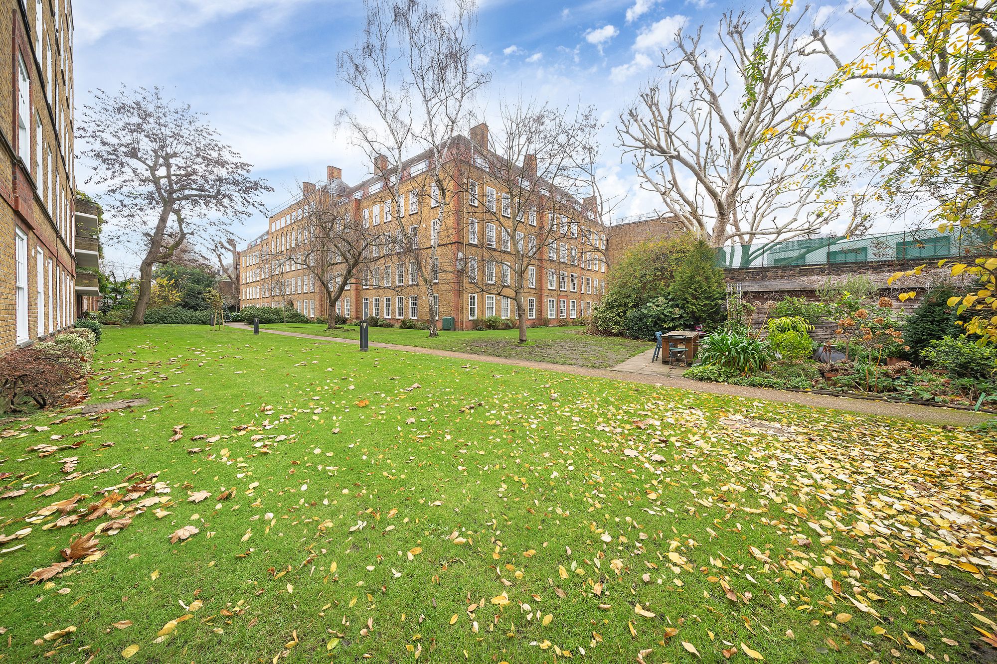 2 bed flat for sale in Vicarage Crescent, Winfield House Vicarage Crescent, SW11  - Property Image 4