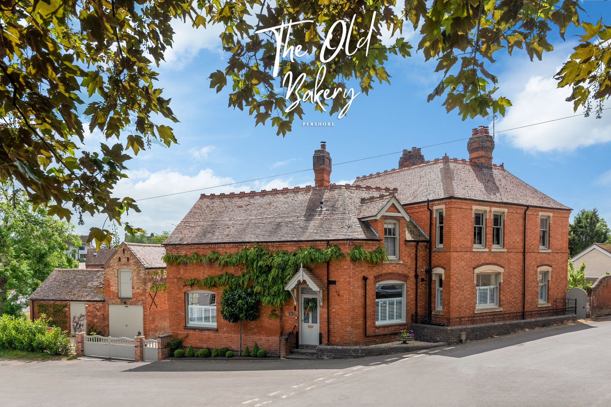 5 bed detached house for sale in Brook Lane, Charlton, WR10 - Property Image 1