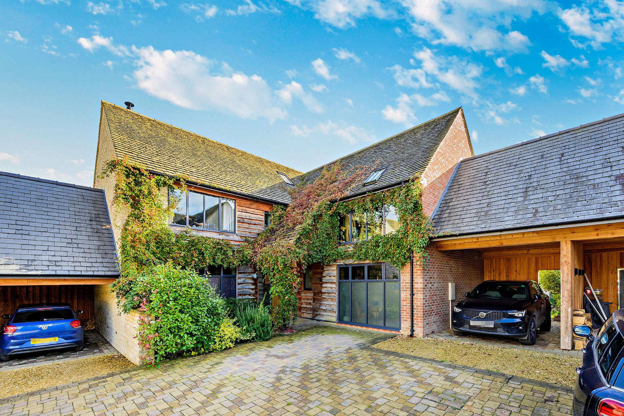 4 bed barn conversion for sale in Queen Street, Halford, CV36 5