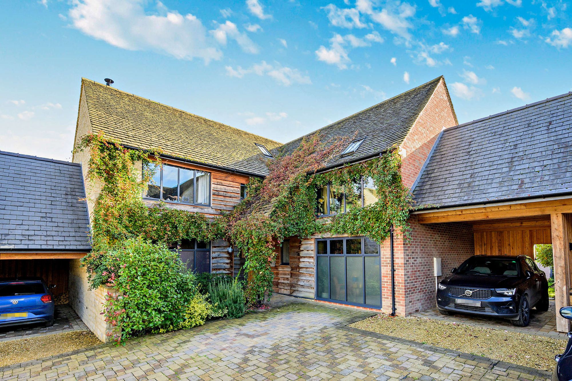 4 bed barn conversion for sale in Queen Street, Halford, CV36 52