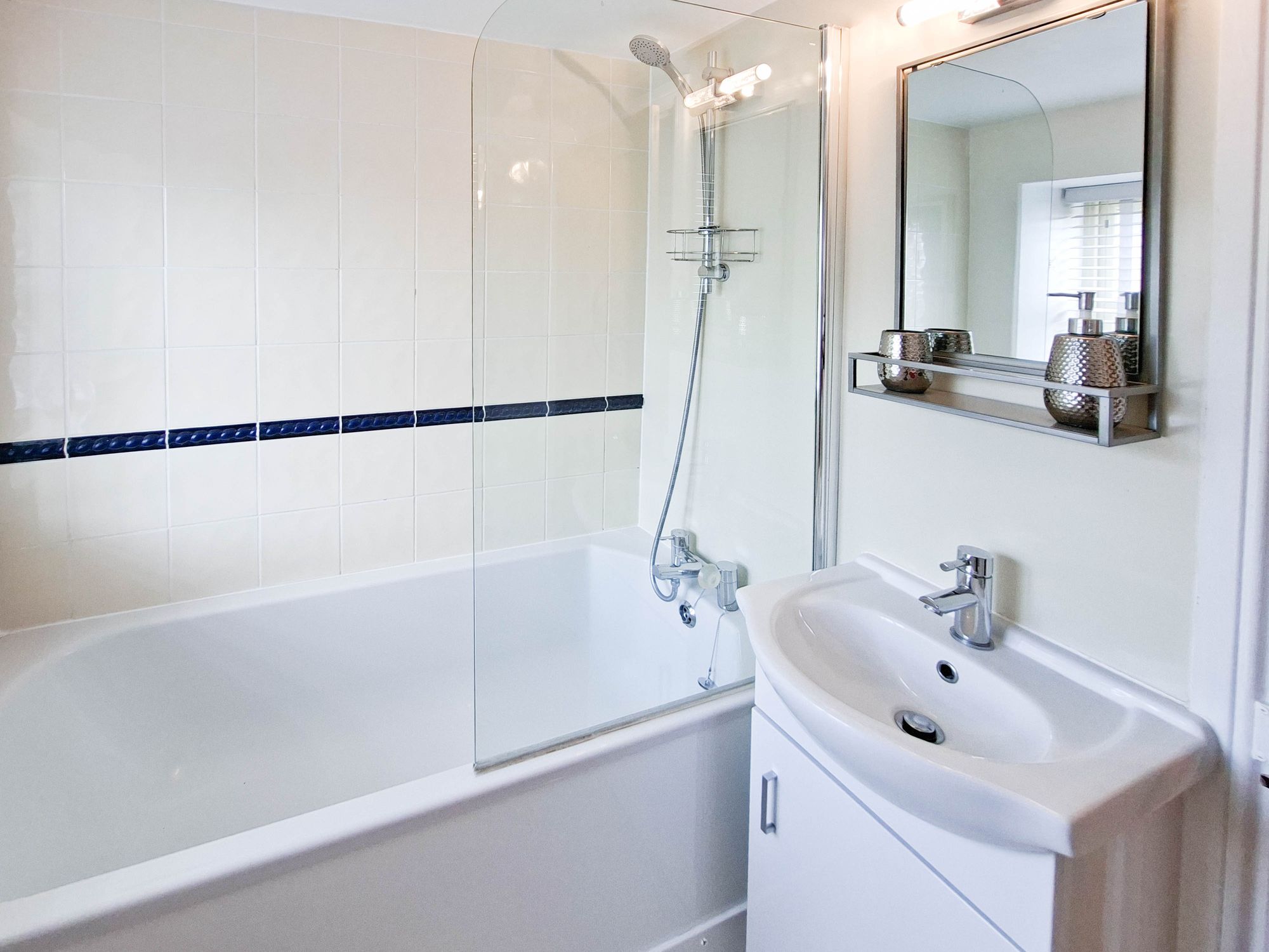 3 bed semi-detached cottage for sale in Mawley Road, Quenington, GL7  - Property Image 11
