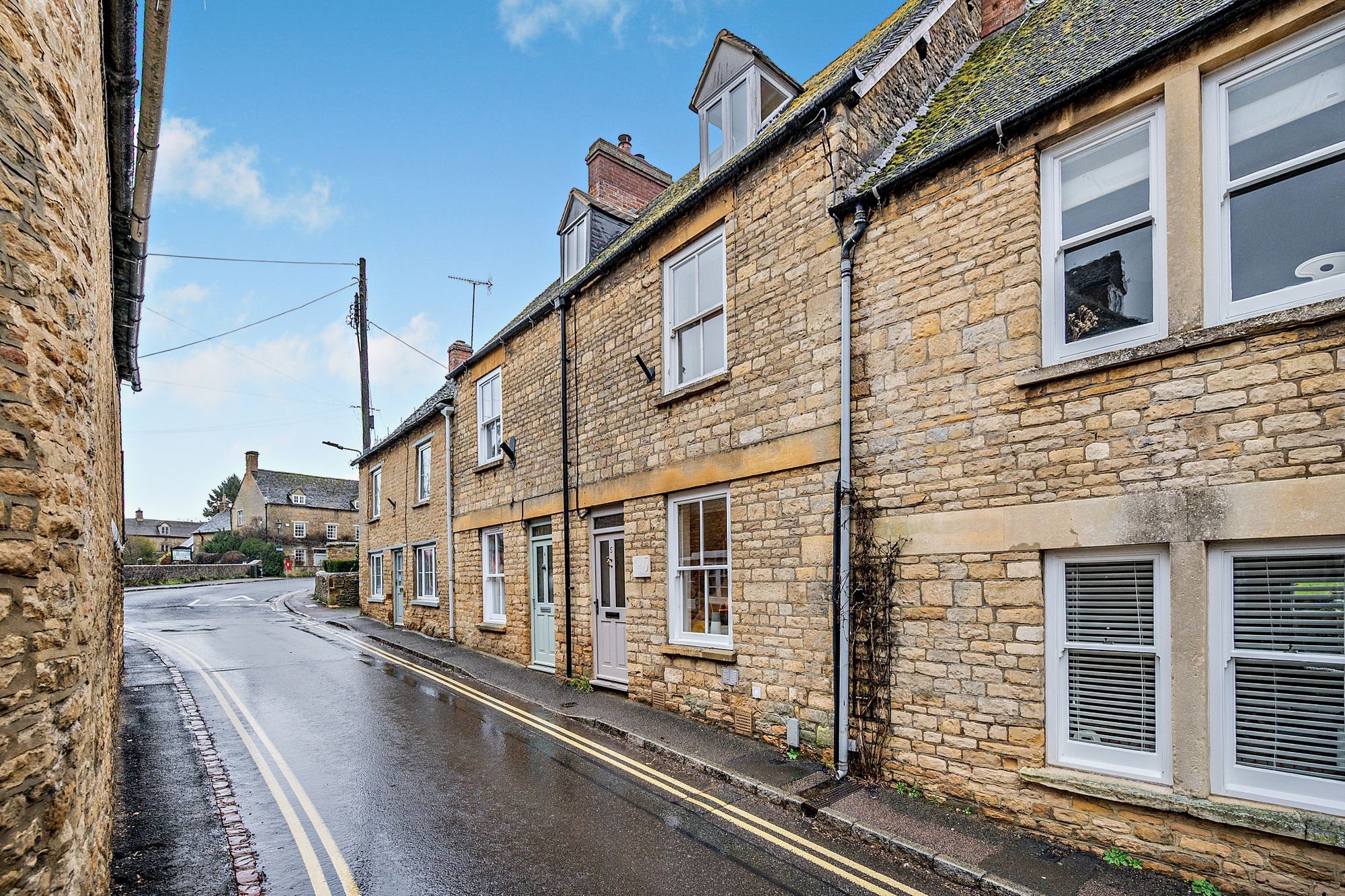 3 bed mid-terraced house for sale in 5 Park Street, Charlbury, OX7  - Property Image 1