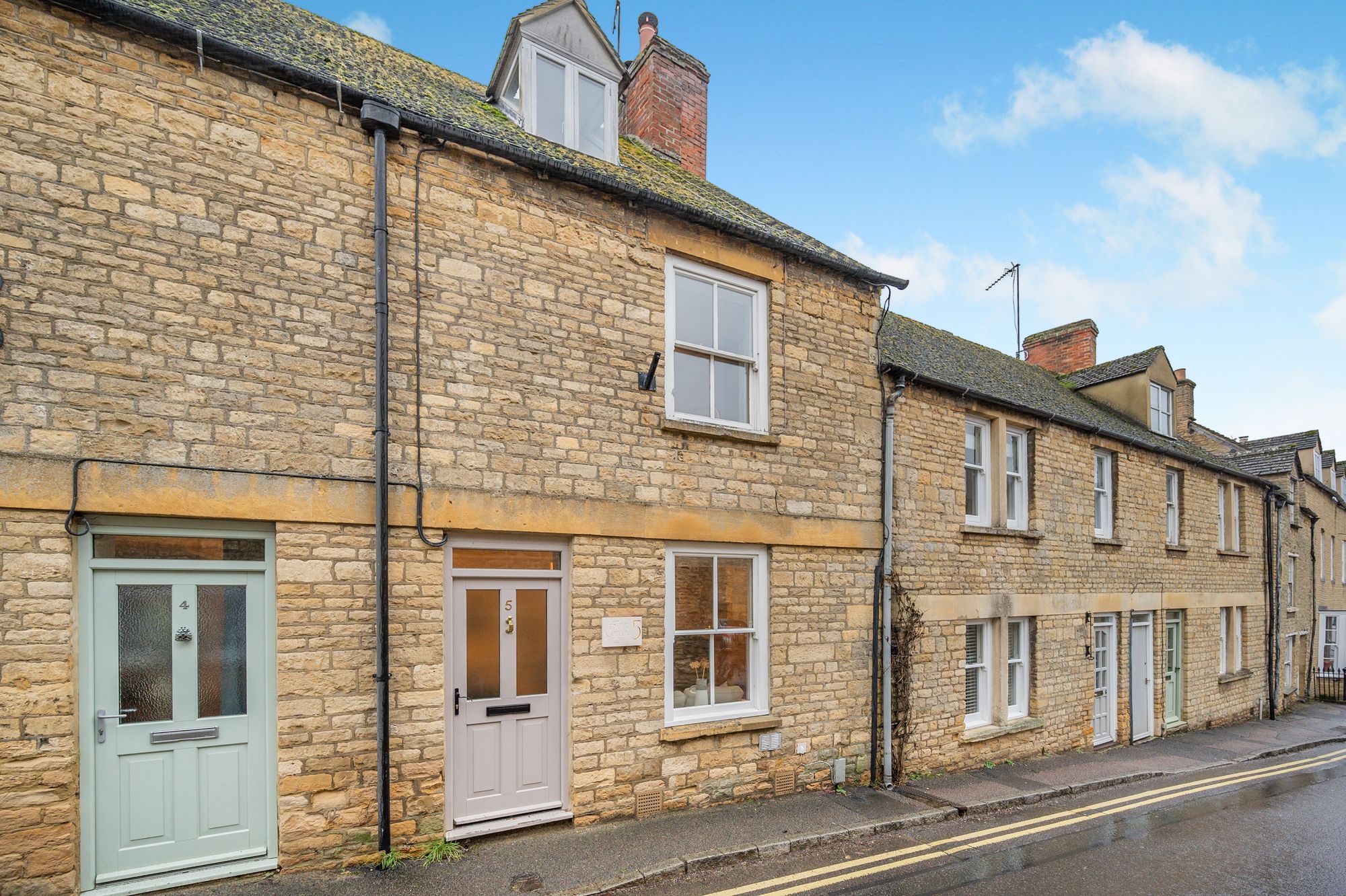3 bed mid-terraced house for sale in 5 Park Street, Charlbury, OX7