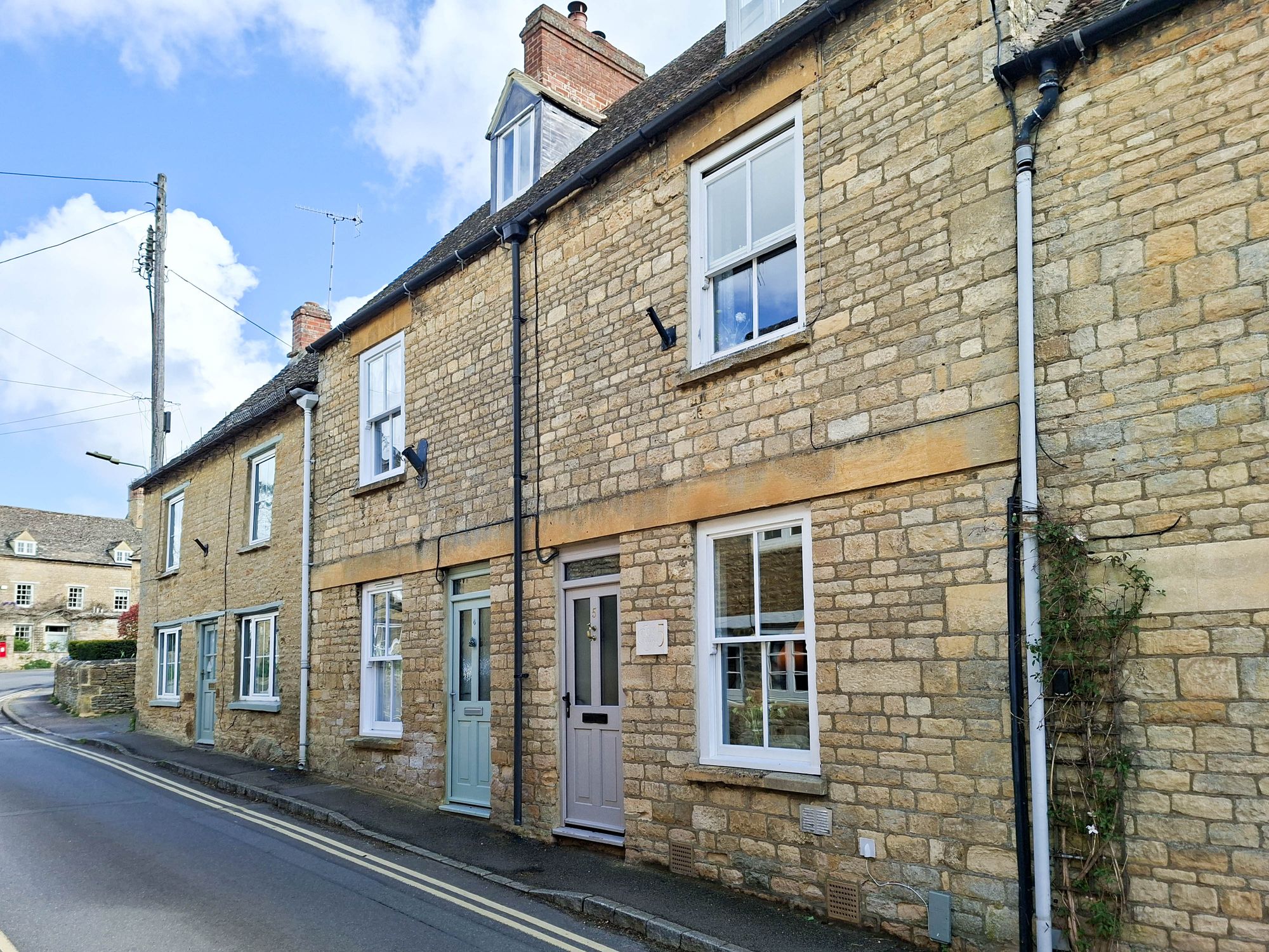 3 bed mid-terraced house for sale in 5 Park Street, Charlbury, OX7  - Property Image 1