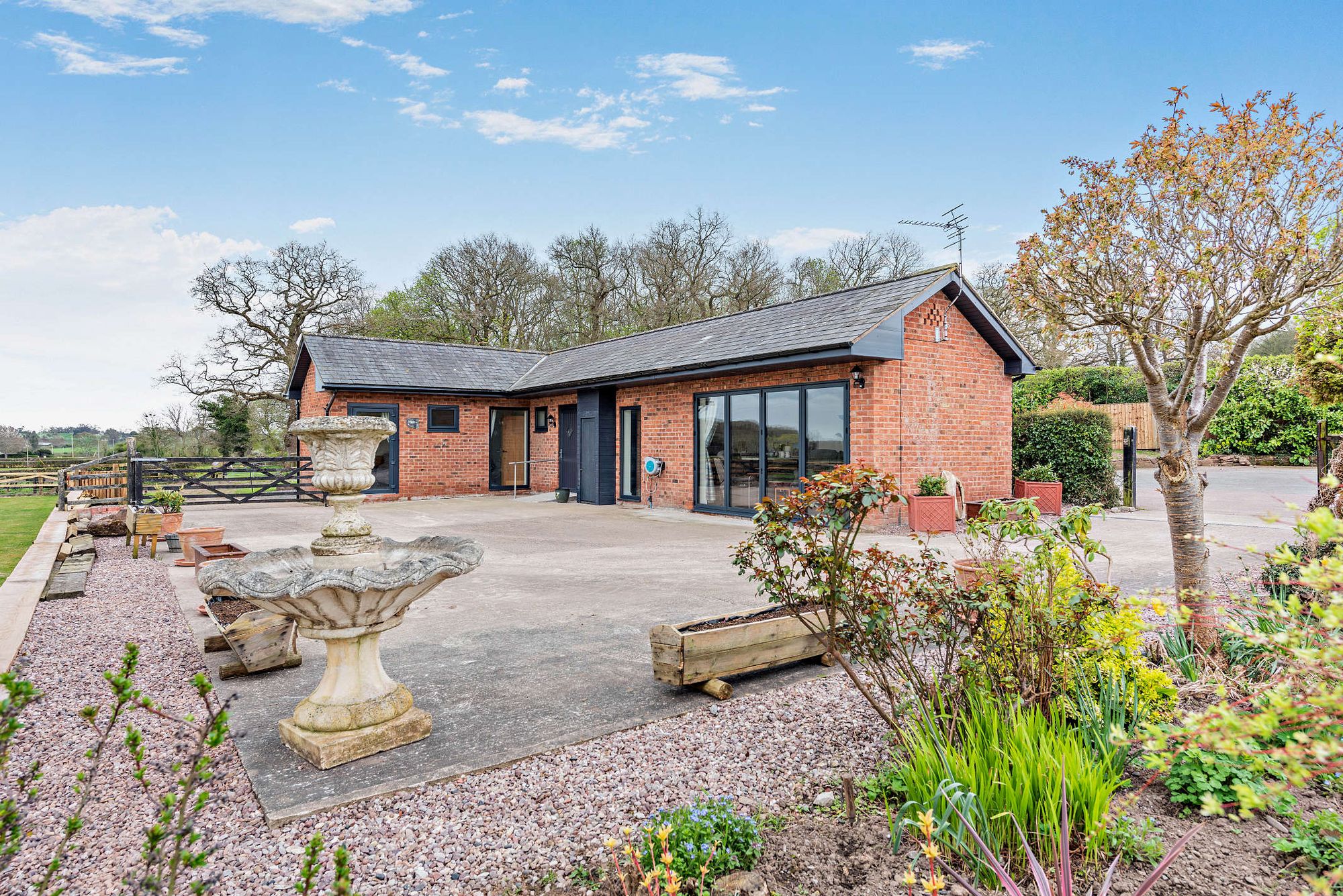 7 bed house for sale in Erbistock, Wrexham, LL13  - Property Image 3