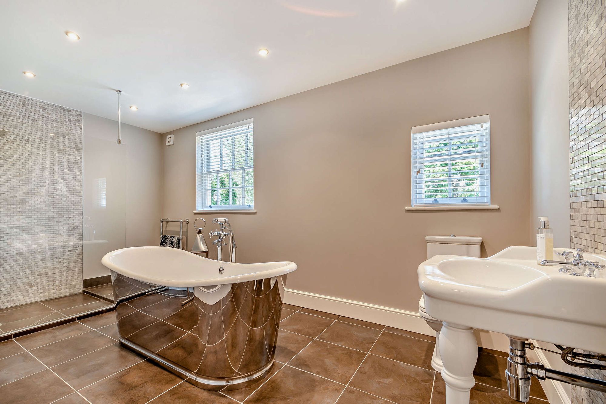 6 bed detached house for sale in Cutnall Green, Droitwich, WR9  - Property Image 17