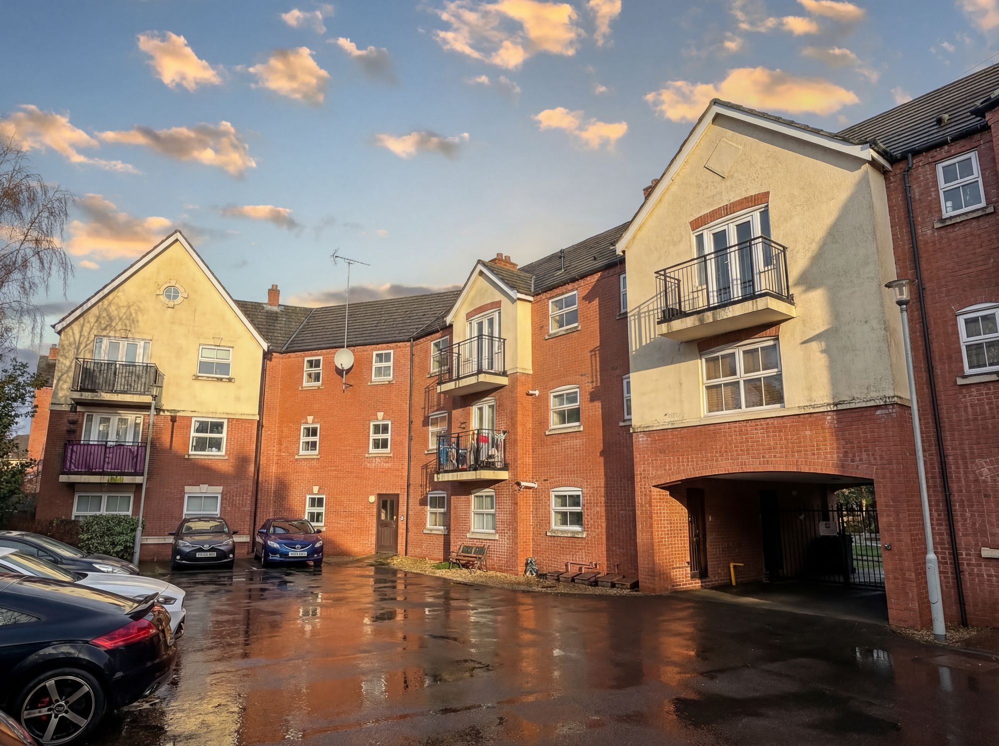 2 bed apartment for sale in Brandwood Crescent, Birmingham, B30 9