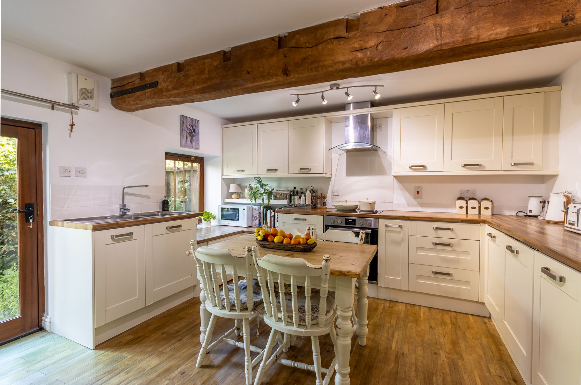 4 bed barn conversion for sale in Stanford Bridge, Worcester, WR6  - Property Image 3