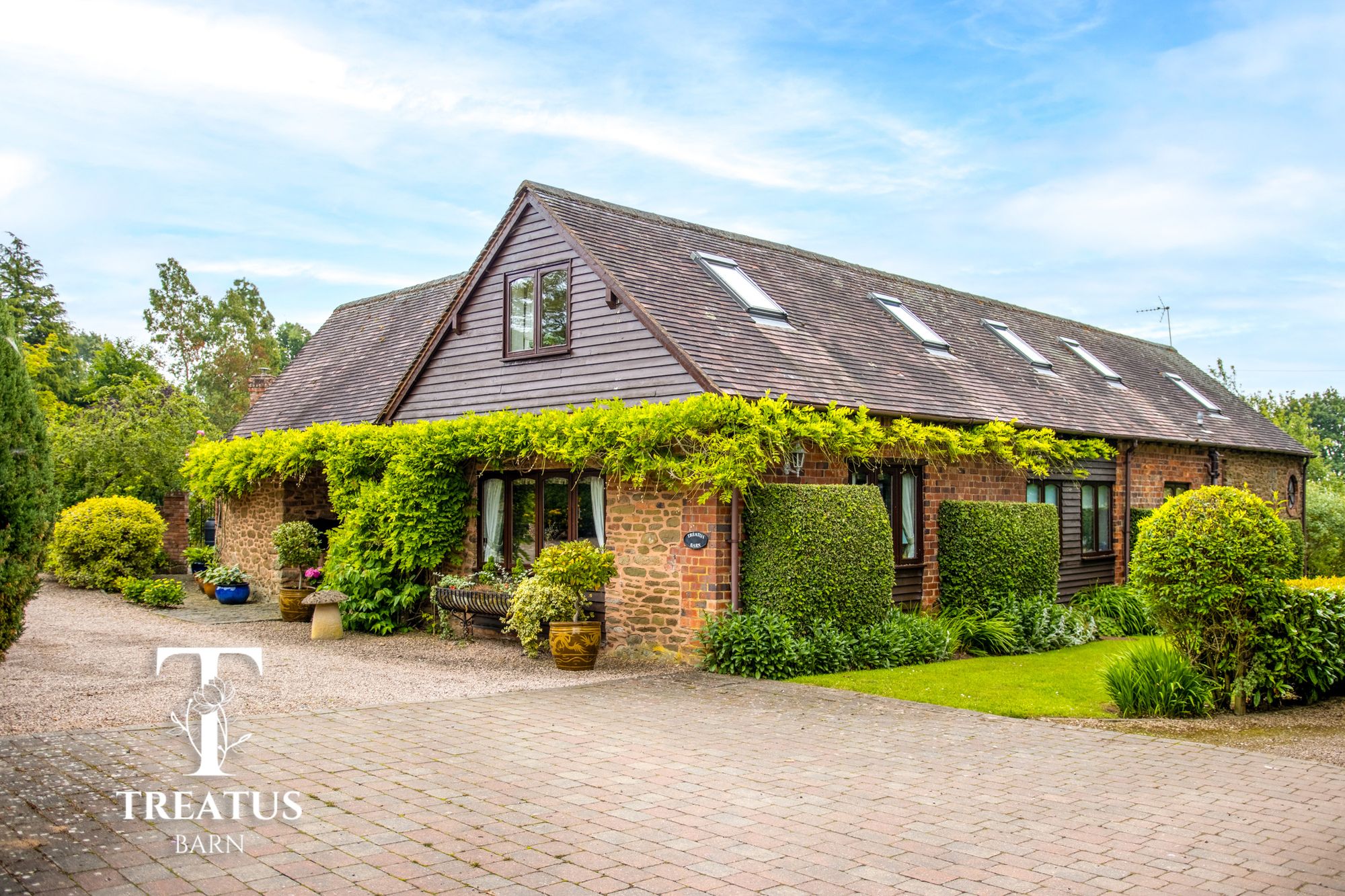 4 bed detached house for sale in Rock, Kidderminster, DY14 - Property Image 1