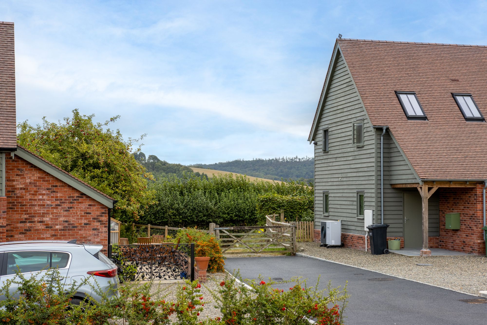 4 bed detached house for sale in Wigmore, HR6 2