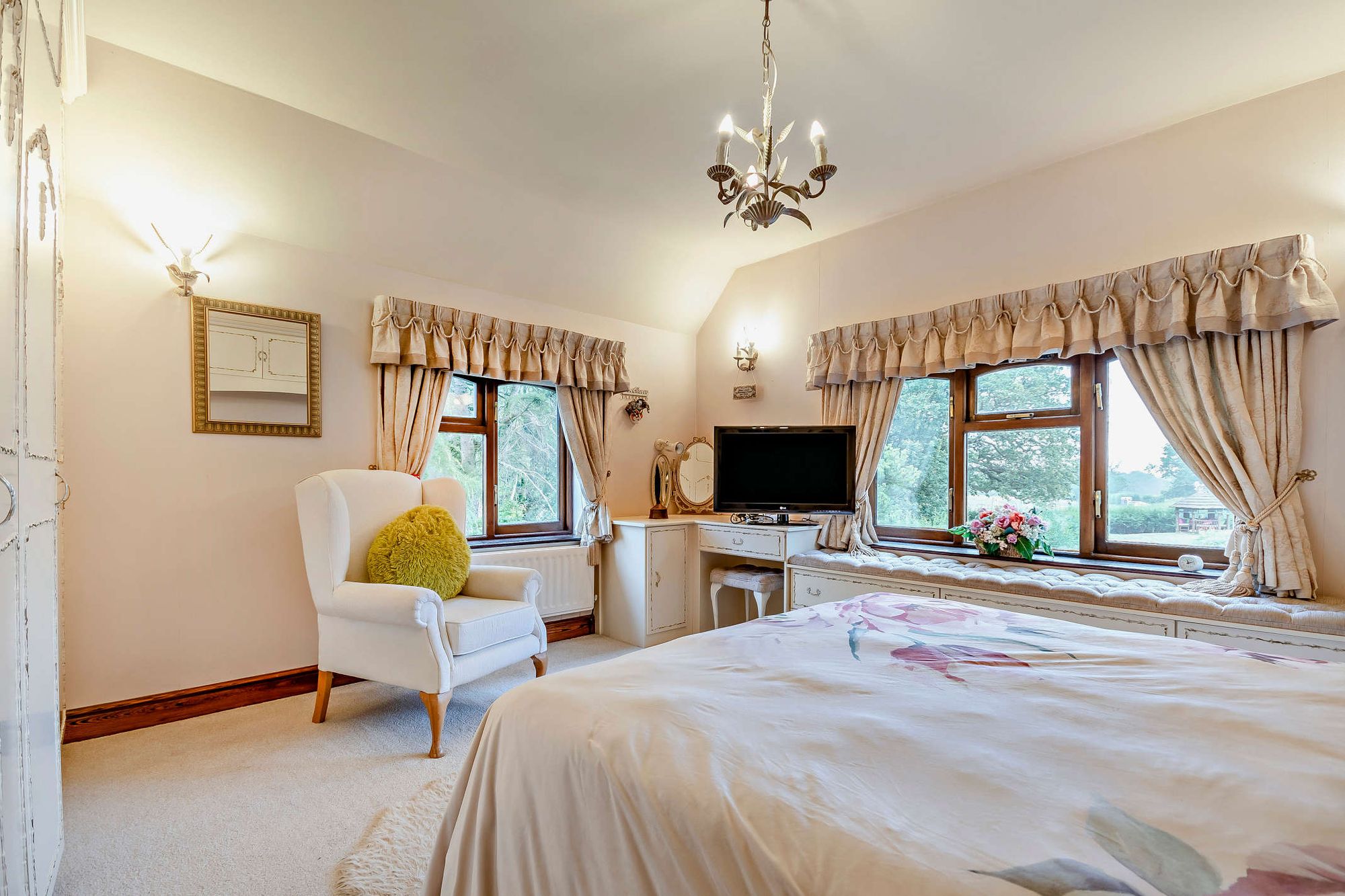 4 bed detached house for sale in Six Ashes, Bridgnorth, WV15 18