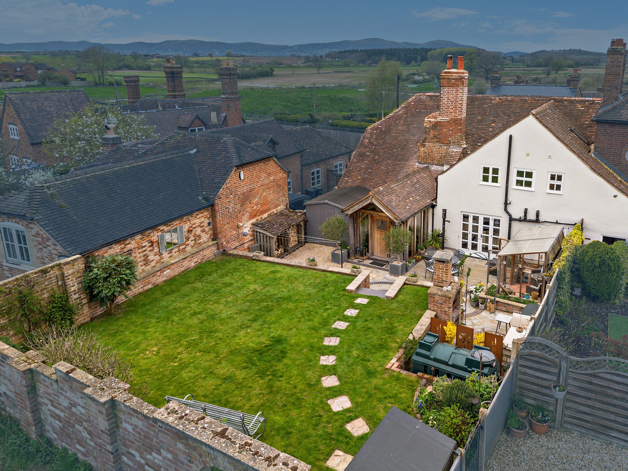 4 bed house for sale in Severn Stoke, Worcester, WR8 - Property Image 1