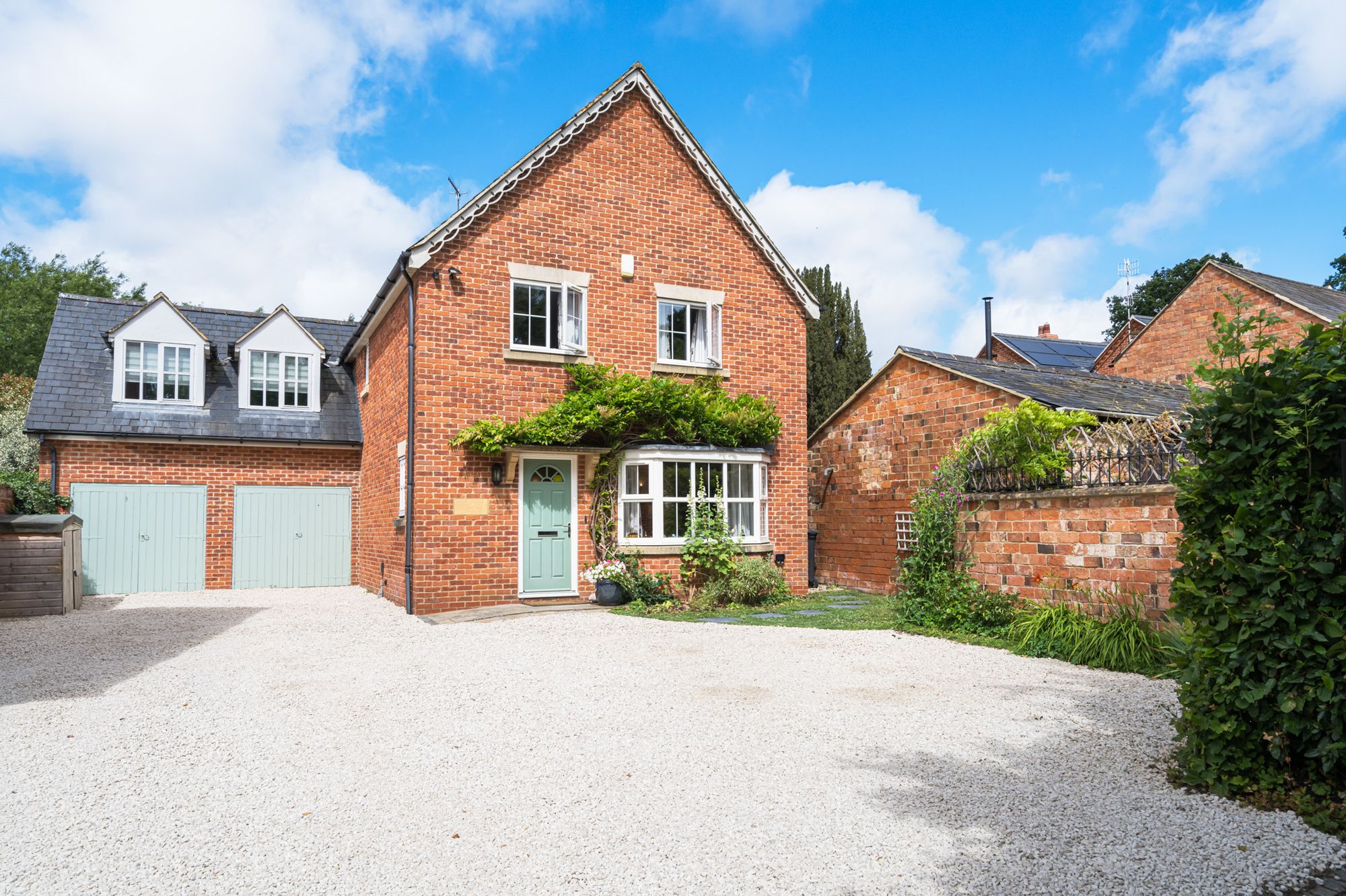 4 bed detached house for sale in Sutton Lane, Lower Brailes, OX15  - Property Image 1
