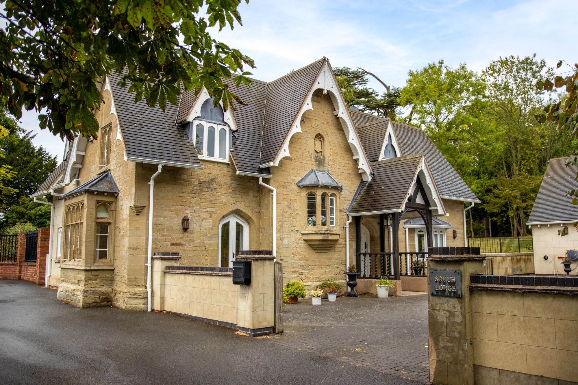 4 bed detached house for sale in Stanford Bridge, Worcester, WR6  - Property Image 1