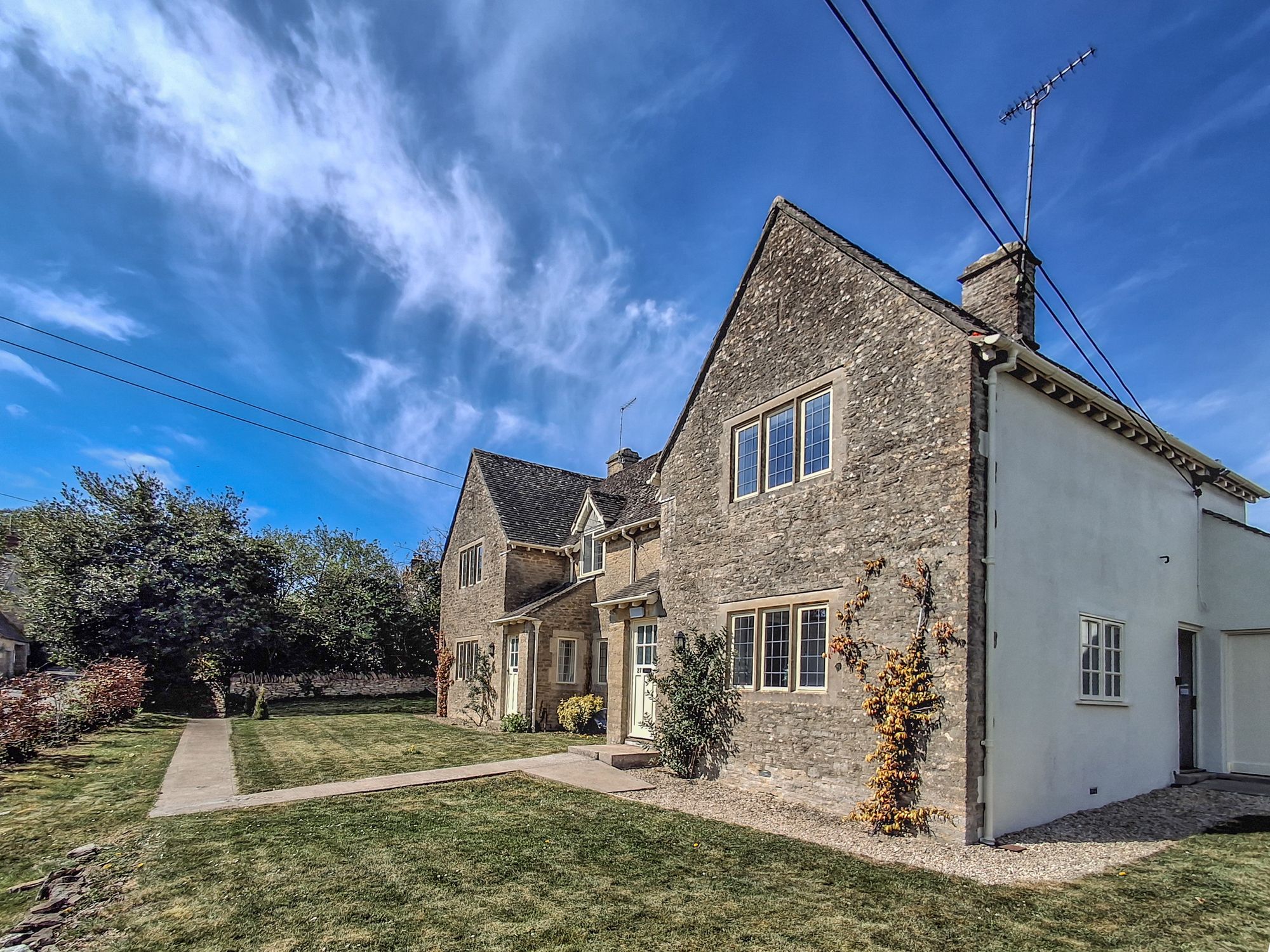 2 bed cottage for sale in Hatherop Road, Coln St. Aldwyns, GL7  - Property Image 1