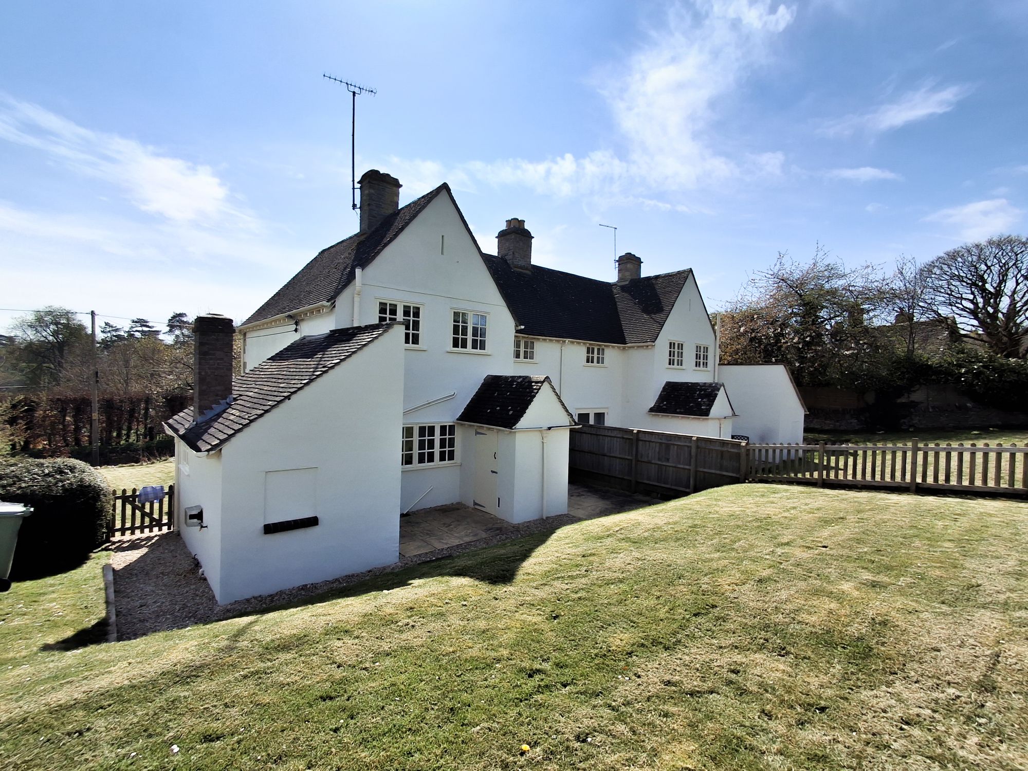 2 bed cottage for sale in Hatherop Road, Coln St. Aldwyns, GL7  - Property Image 3