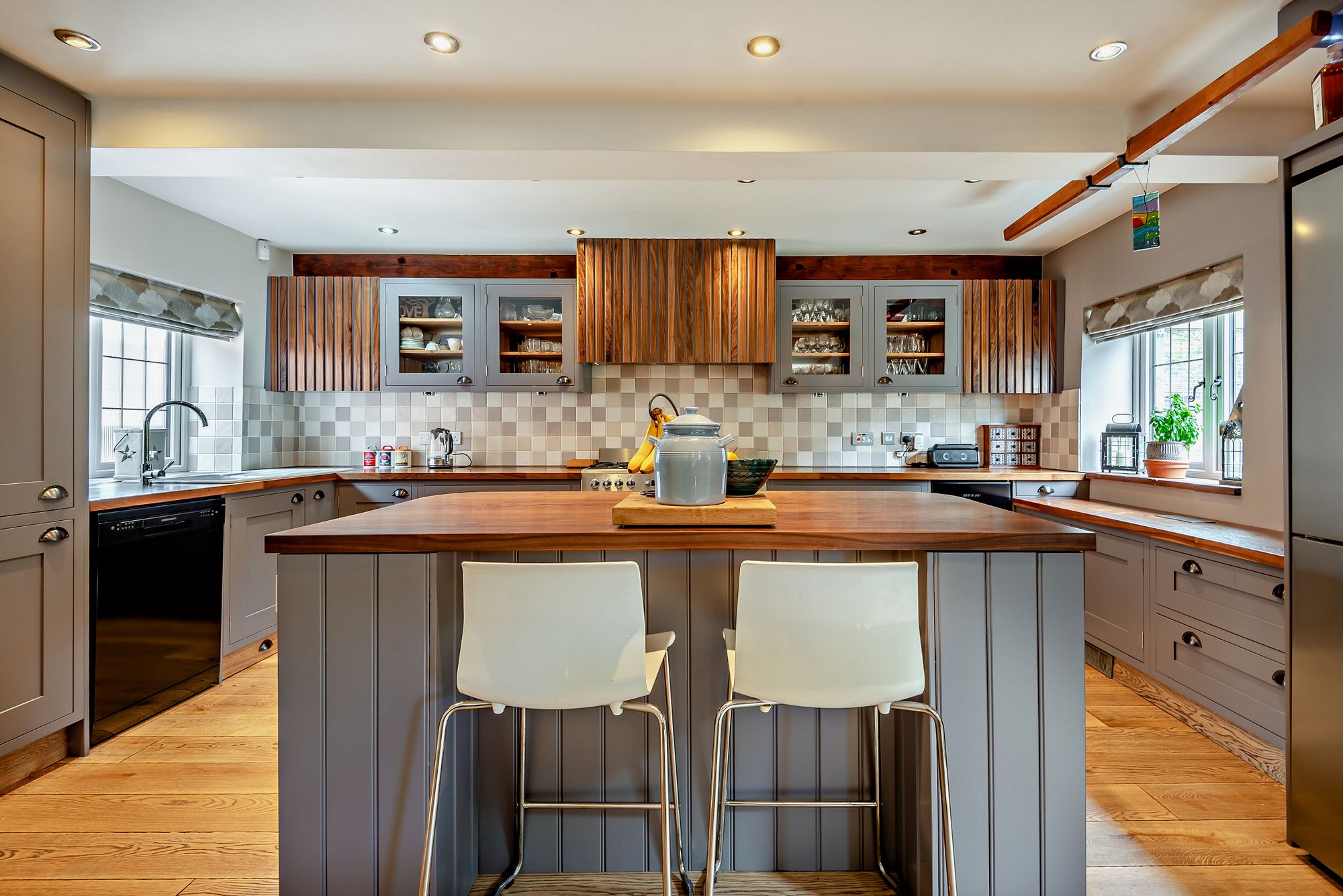 5 bed barn conversion for sale in Kyrewood, Tenbury Wells, WR15  - Property Image 2