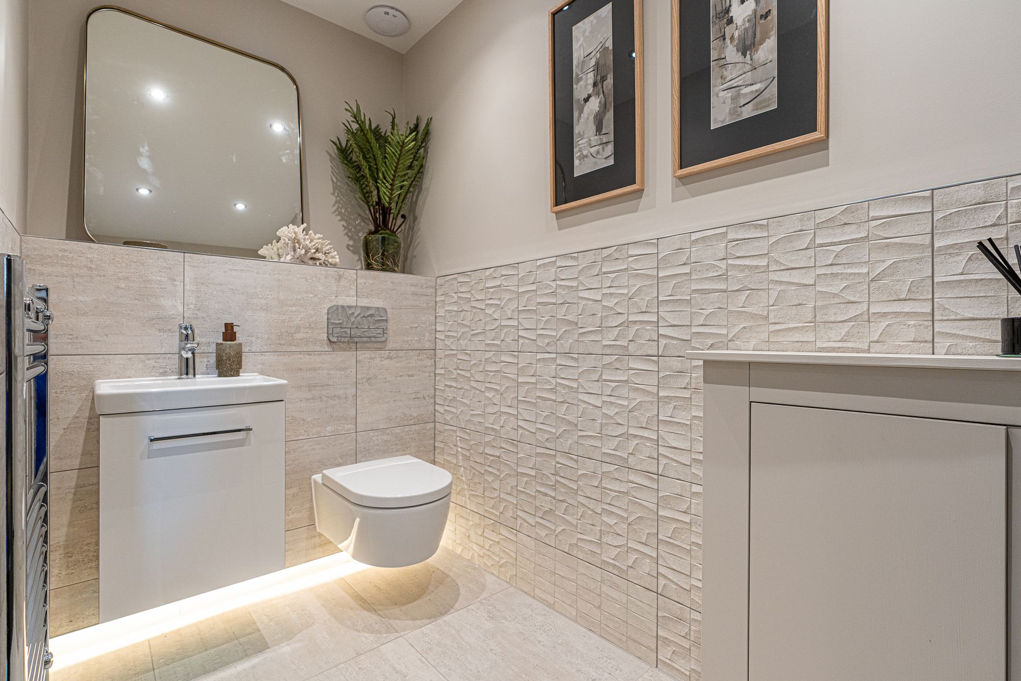 3 bed detached house for sale in Manor Gardens, Hackmans Gate, DY9 7