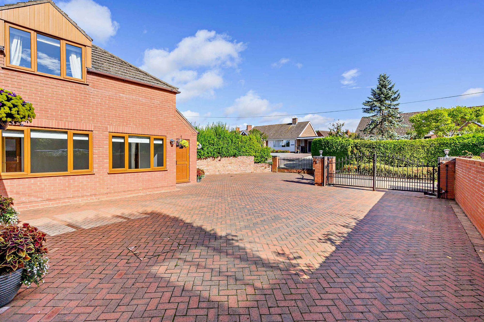 5 bed detached house for sale in Hatfield, Norton, WR5 16