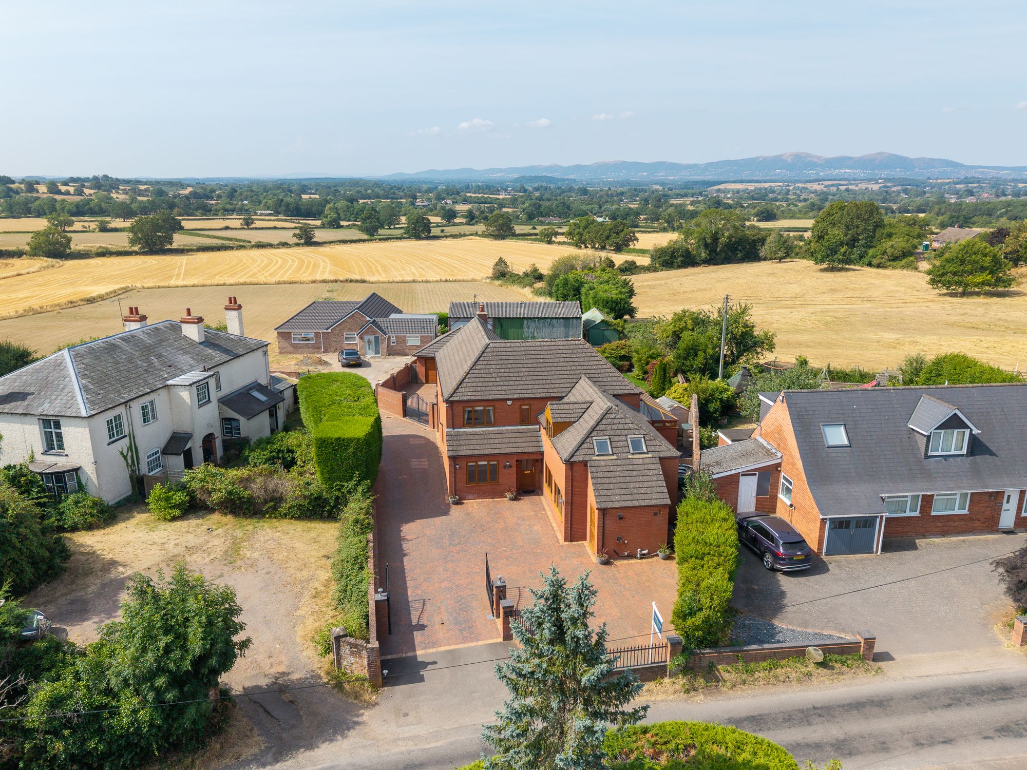 5 bed detached house for sale in Hatfield, Norton, WR5 17