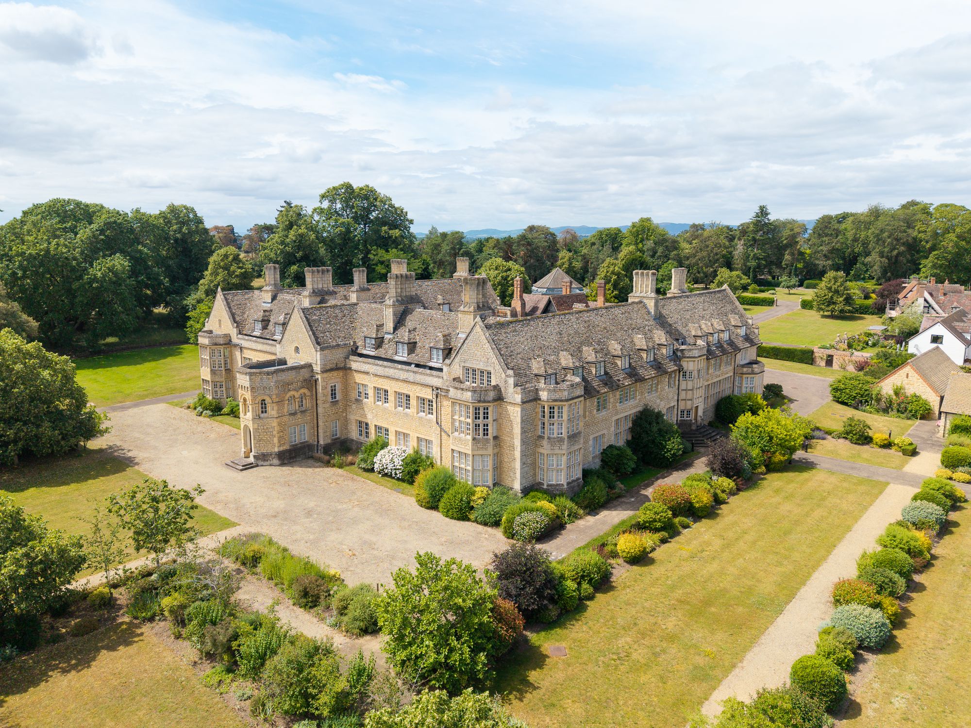 4 bed apartment for sale in 26 Besford Court Estate, Besford, WR8  - Property Image 1