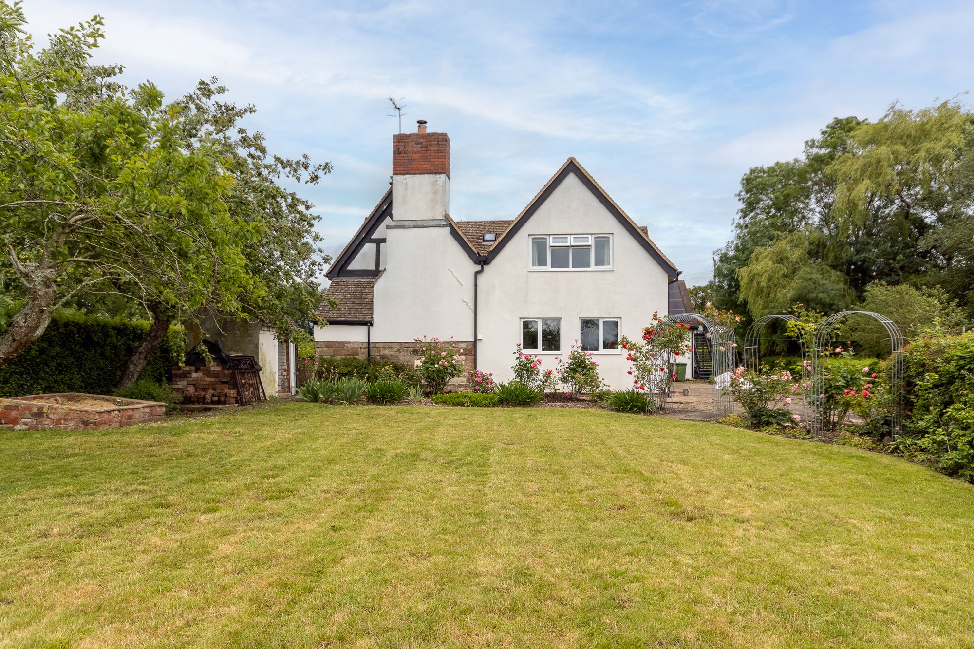 4 bed detached house for sale in Hanbury Road, Hanbury, B60 21