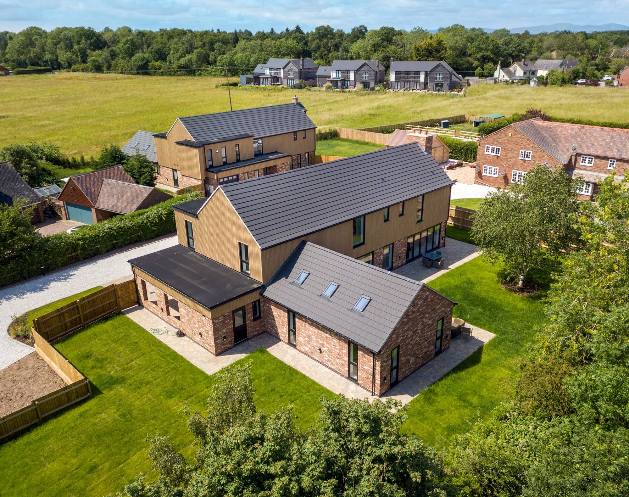 4 bed detached house for sale in Brickyard Lane, Drakes Broughton, WR10 1