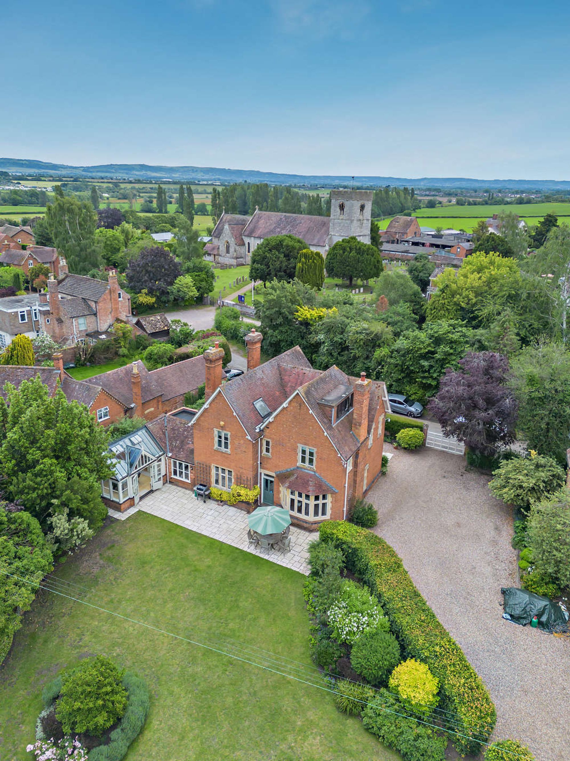5 bed detached house for sale in Churchend, Twyning, GL20  - Property Image 3