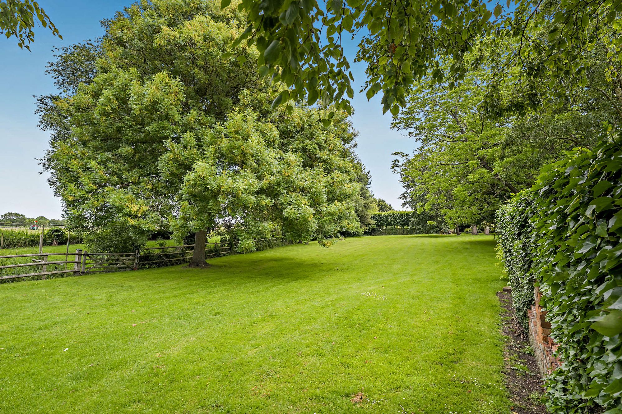 5 bed detached house for sale in Churchend, Twyning, GL20 14