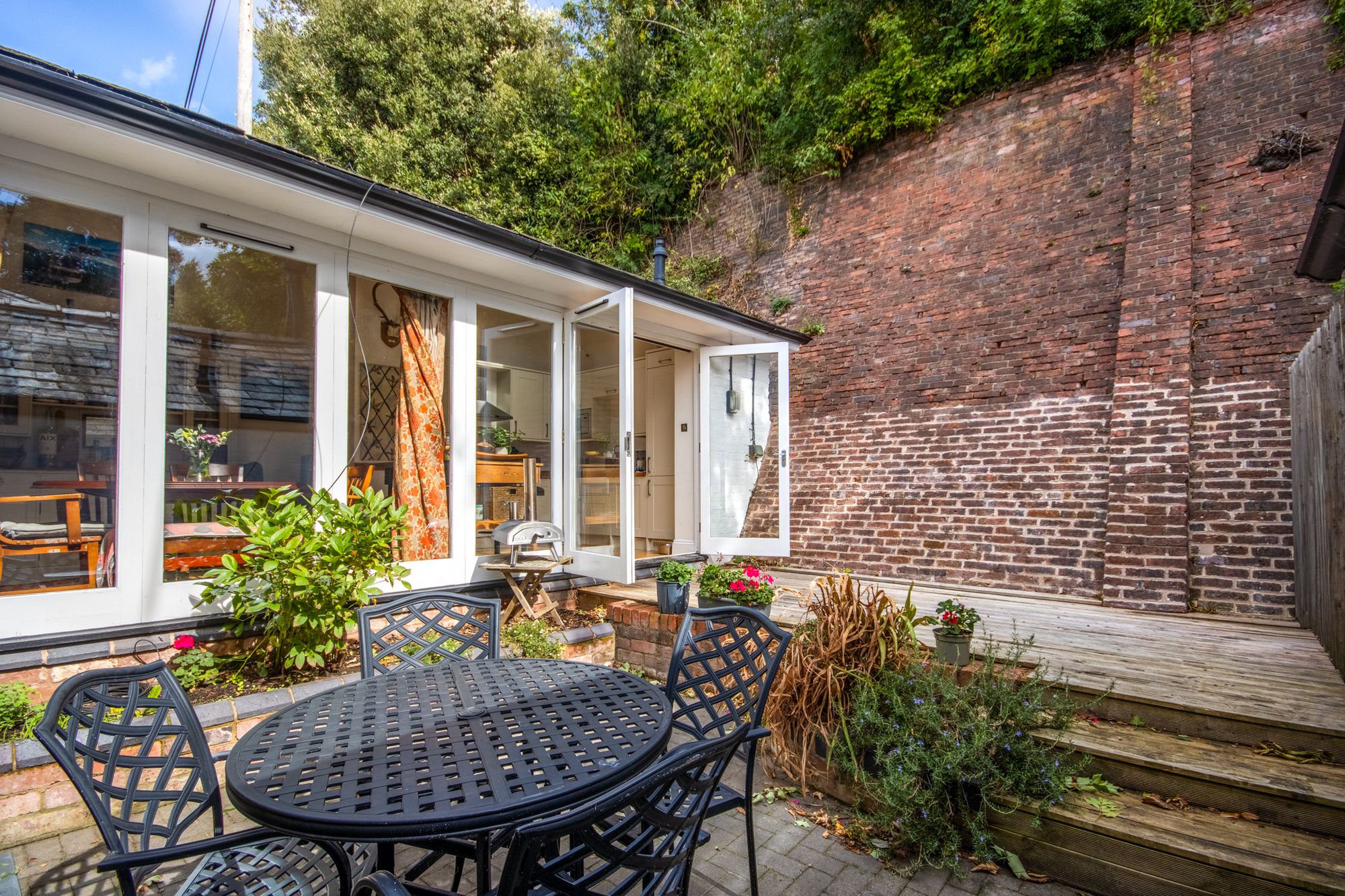 2 bed end of terrace house for sale in London Road, Worcester, WR5 9