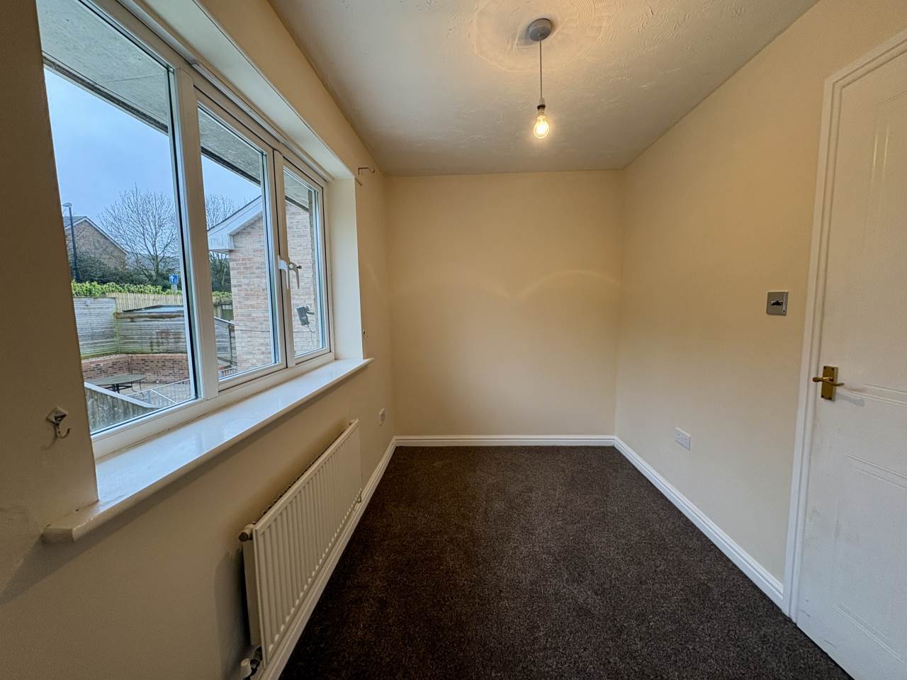 2 bed semi-detached house to rent in Llys Pentre, Broadlands 5