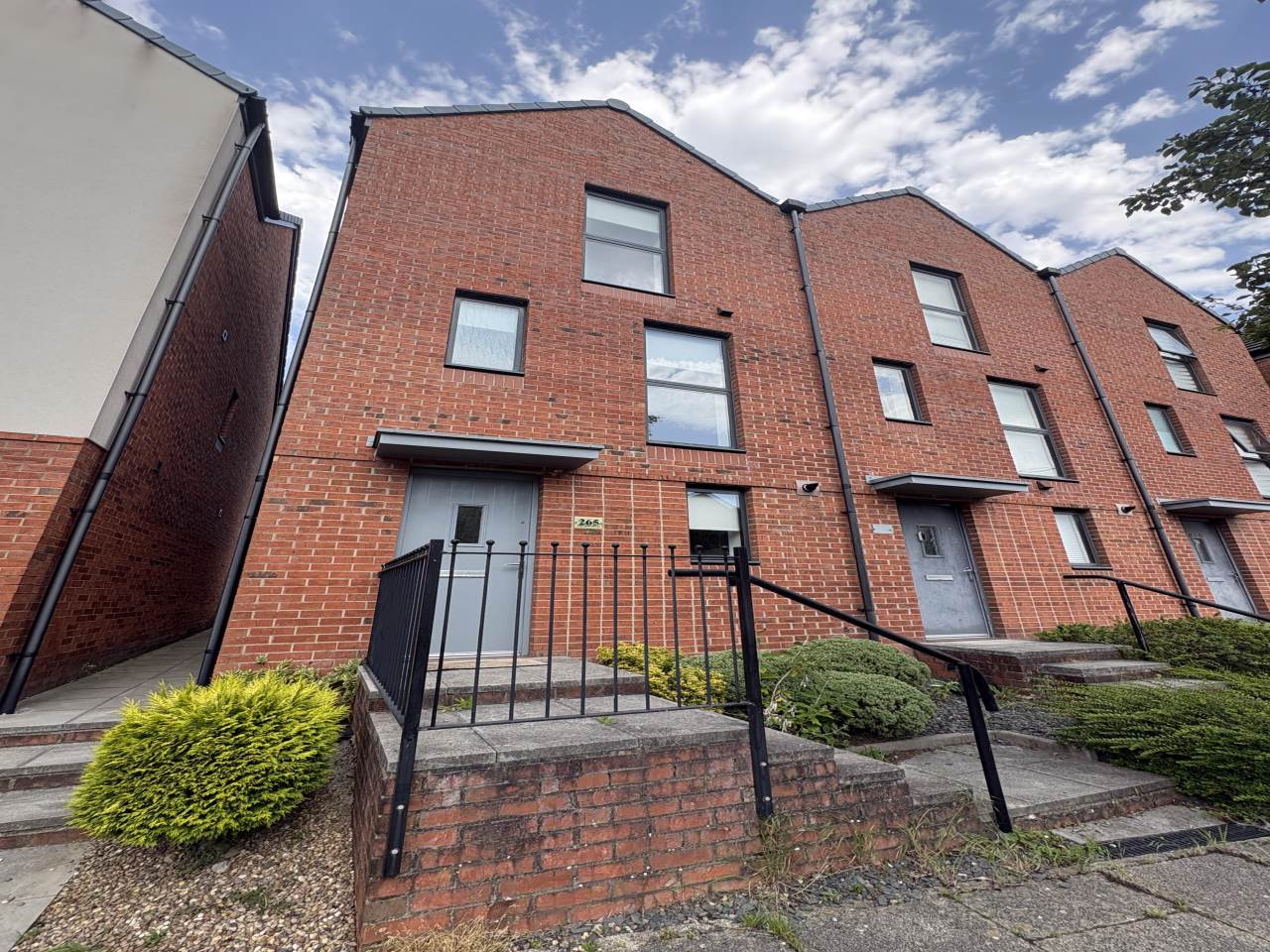 2 bed house to rent in Langdon Road, Swansea - Property Image 1