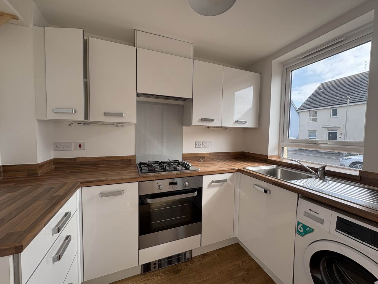 2 bed semi-detached house to rent in Crompton Way, Ogmore-By-Sea  - Property Image 4