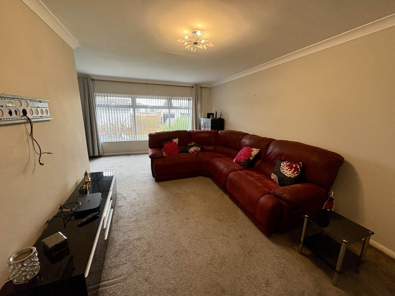 3 bed bungalow to rent in Castle View  - Property Image 2