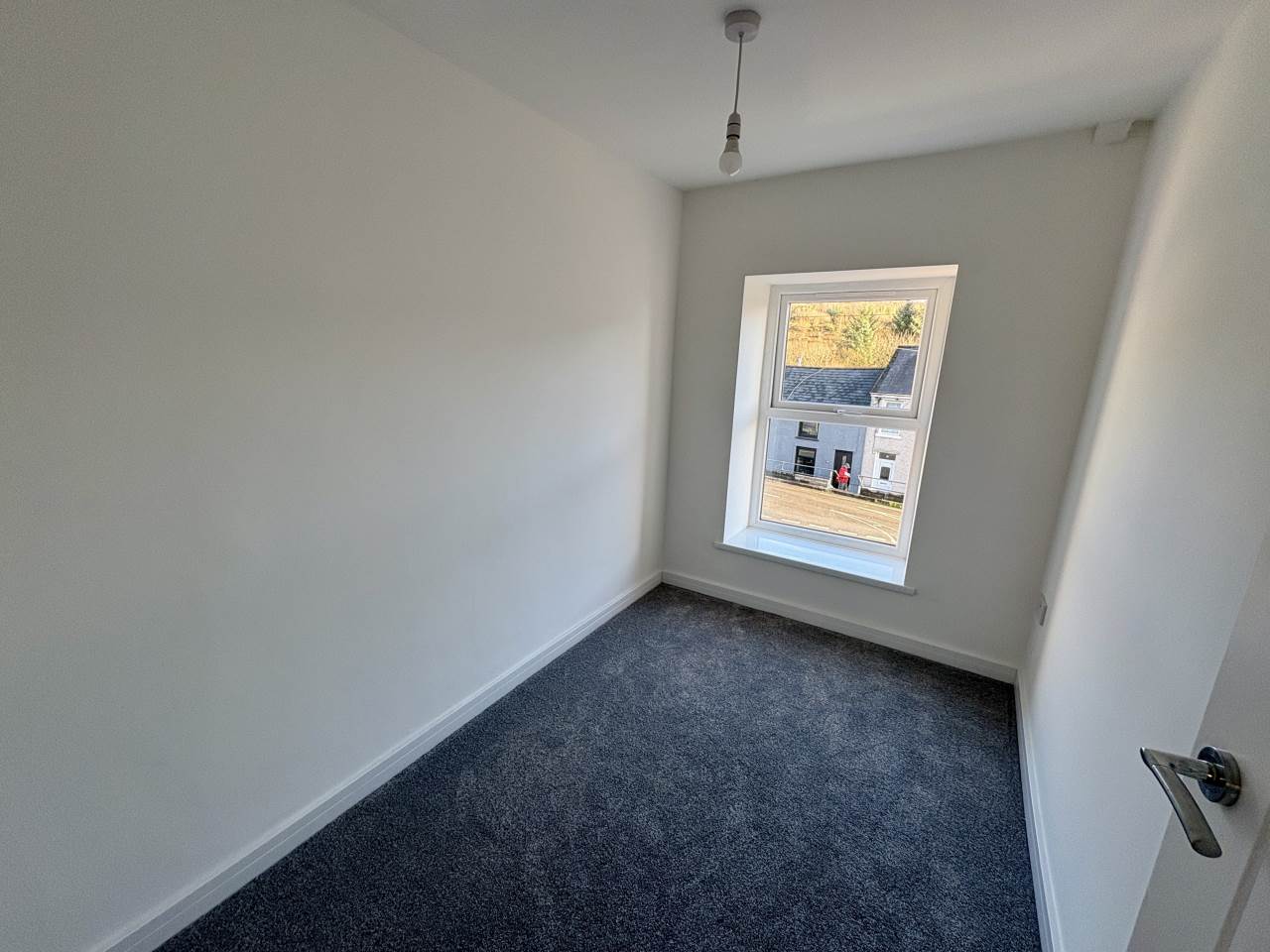 3 bed terraced house to rent in High Street, Maesteg 4