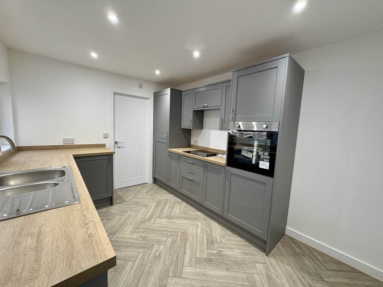 3 bed terraced house to rent in High Street, Maesteg 2