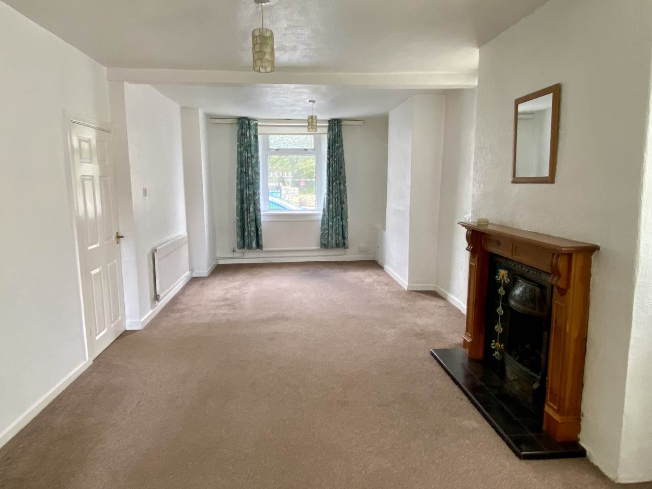 3 bed end of terrace house to rent in South Street, Bridgend 2