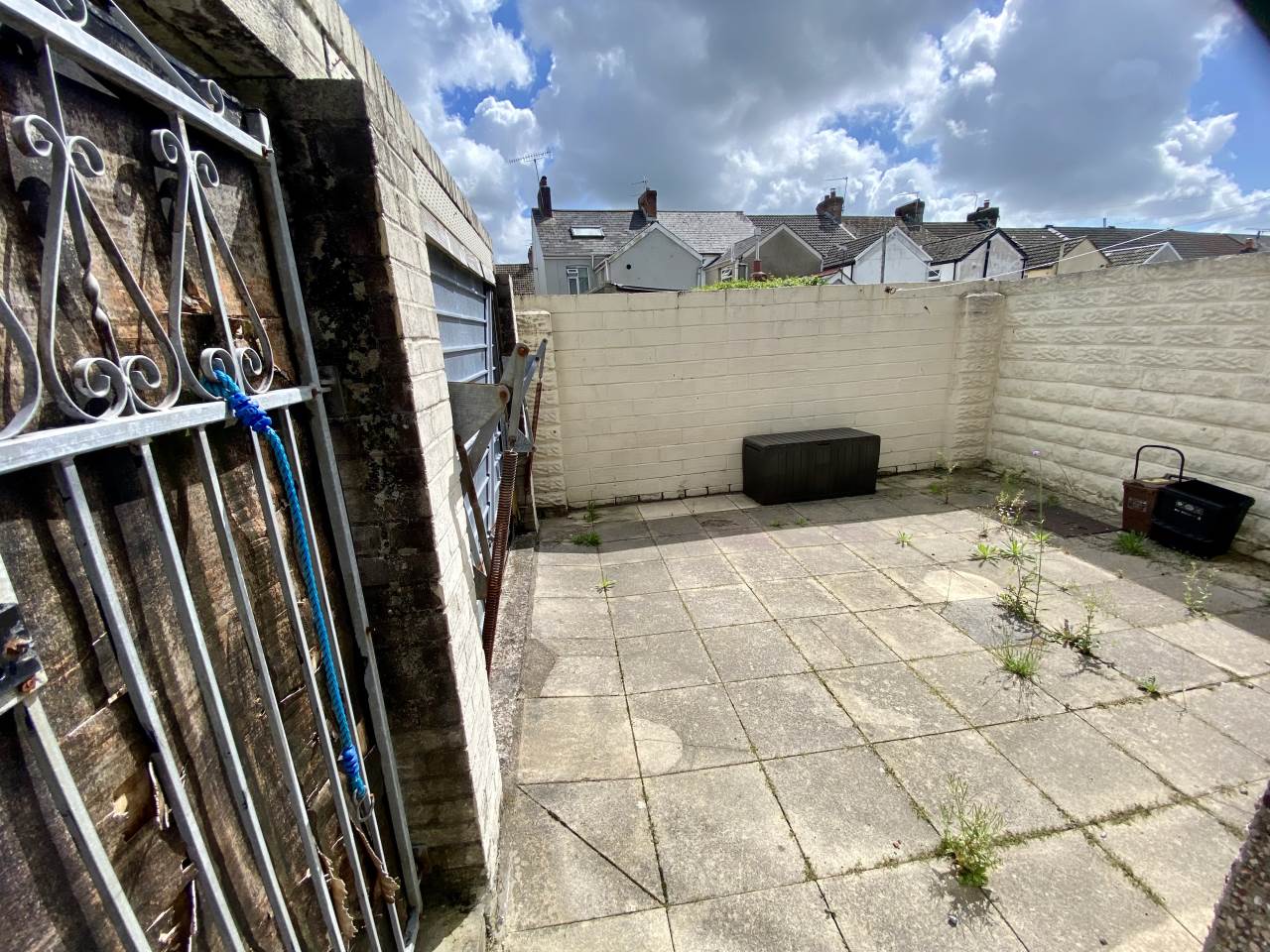 3 bed end of terrace house to rent in South Street, Bridgend 8