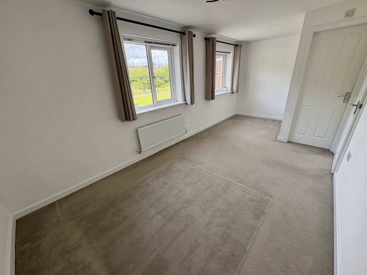3 bed semi-detached house to rent in Llys Ceirios, Coity 6
